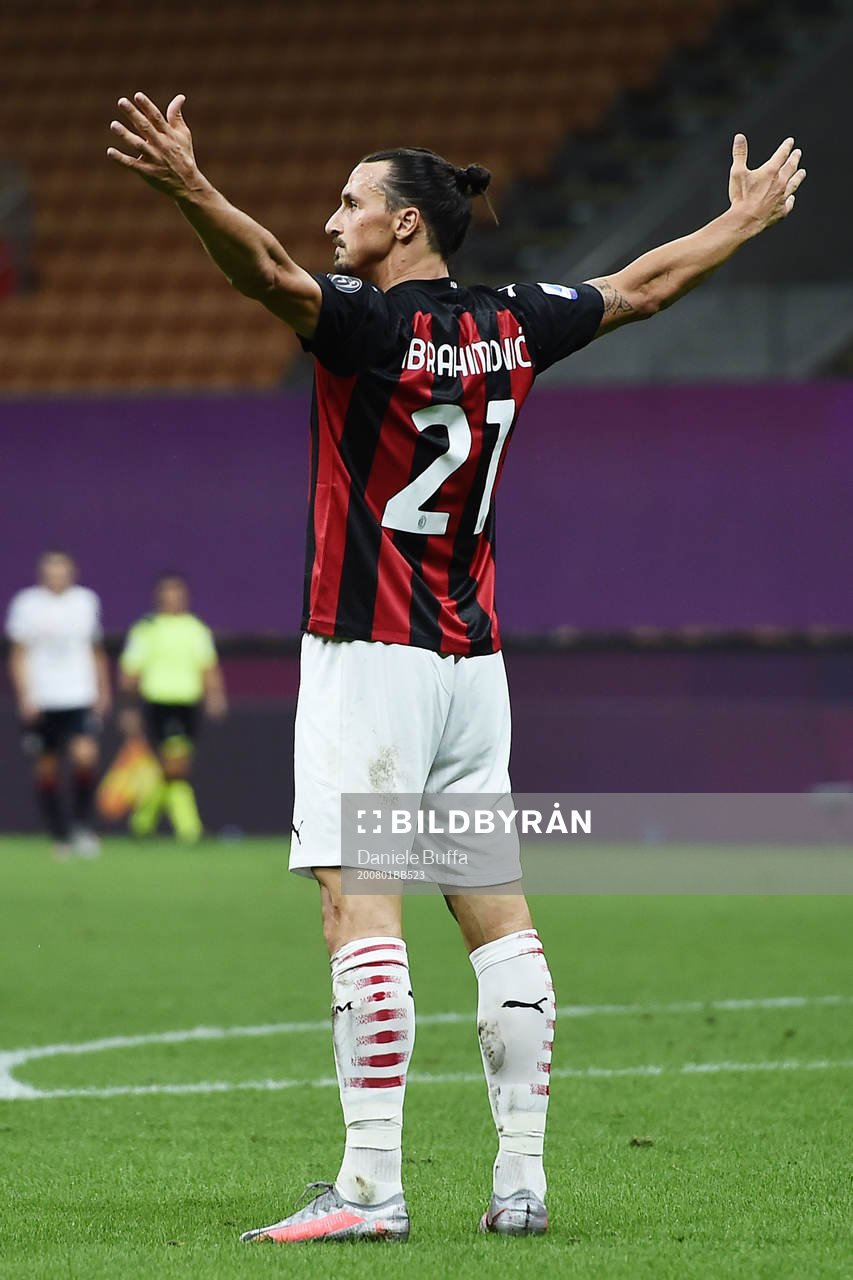 Zlatan Ibrahimovic of Milan celebrates
