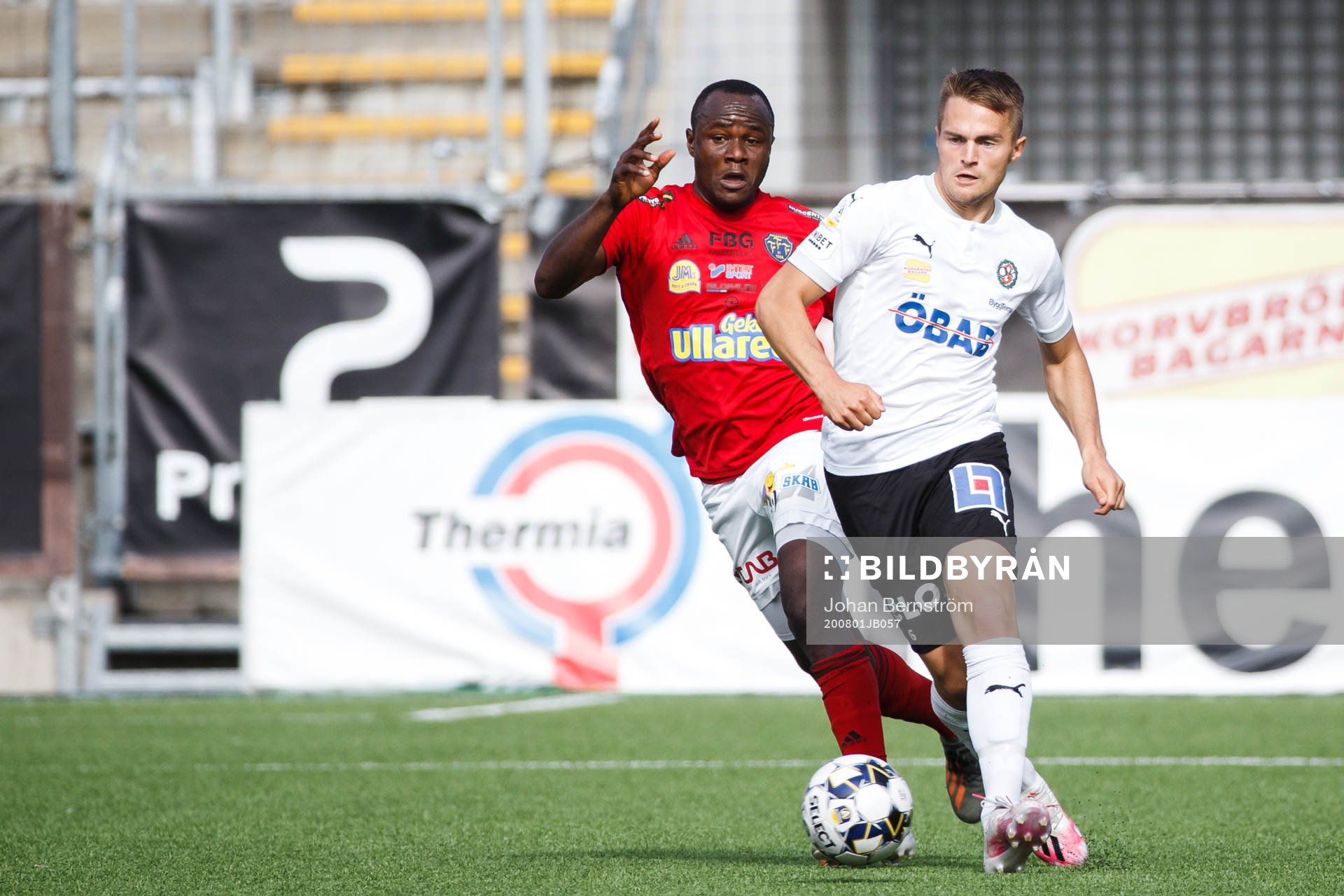 Falkenbergs Nsima Peter och Örebros Benjamin Hjertstrand