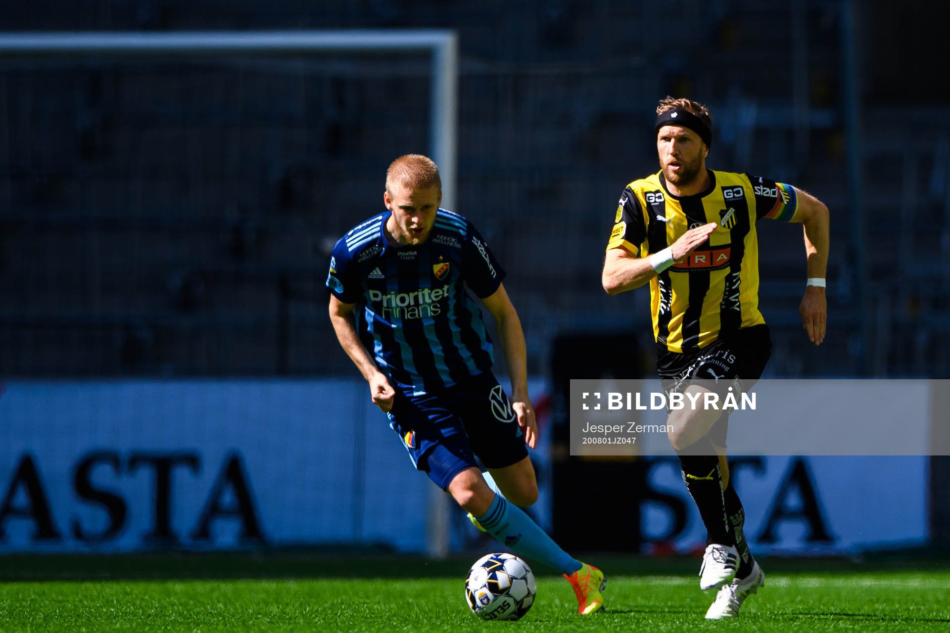 Djurgårdens Kalle Holmberg och Häckens Rasmus Lindgren