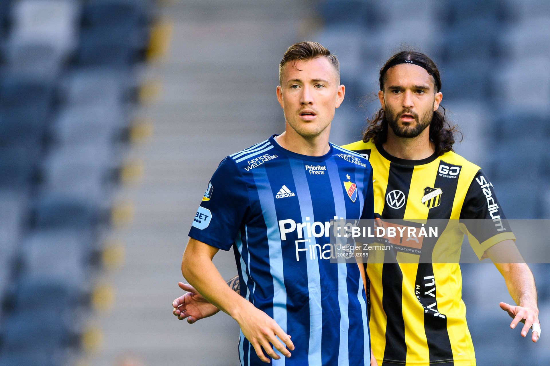 Djurgårdens Fredrik Ulvestad och Häckens Leonard Zuta