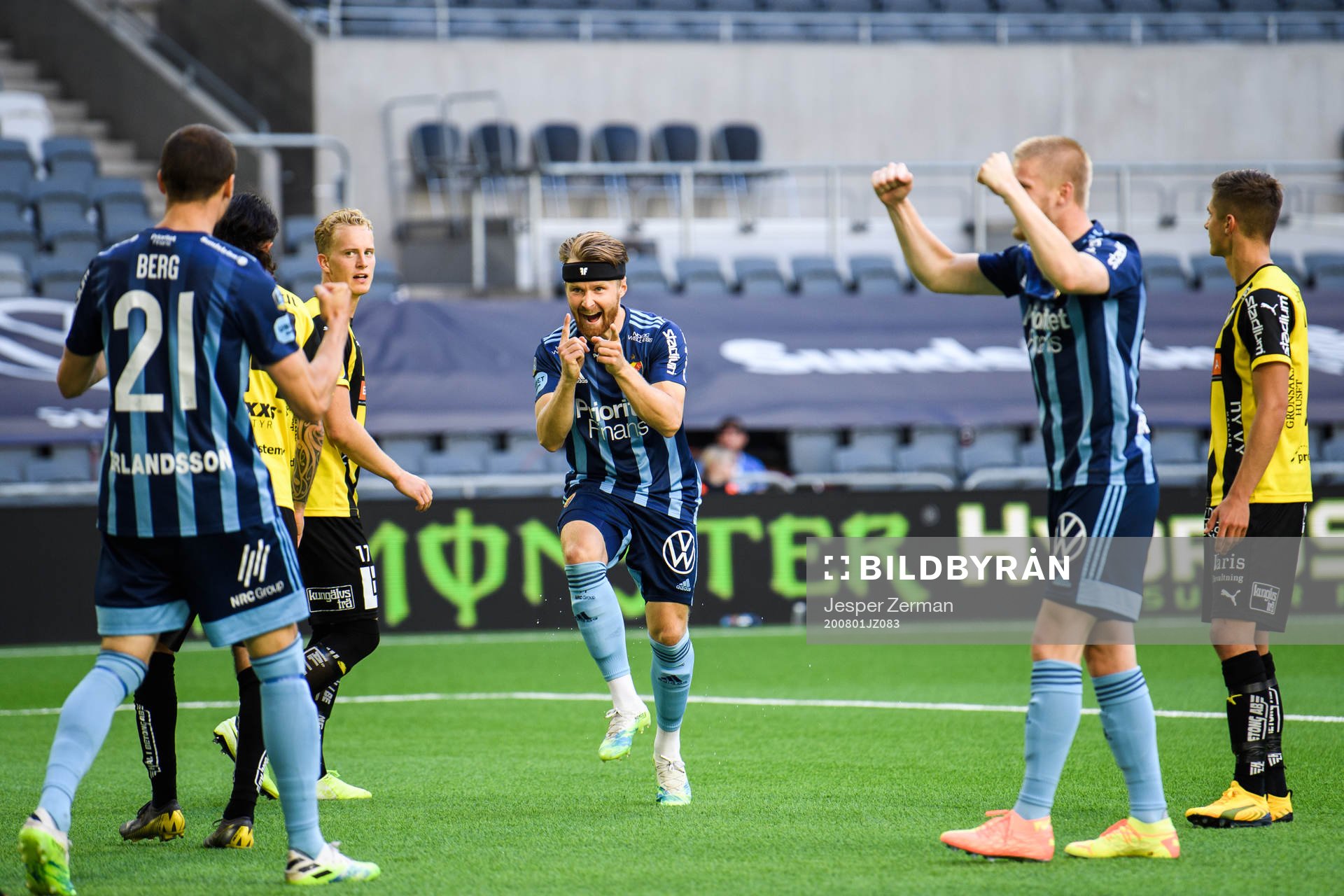 Djurgårdens Jacob Une Larsson och Kalle Holmberg jublar