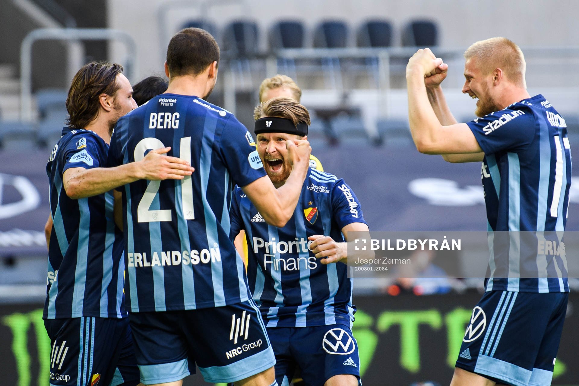 Djurgårdens Jacob Une Larsson och Kalle Holmberg jublar
