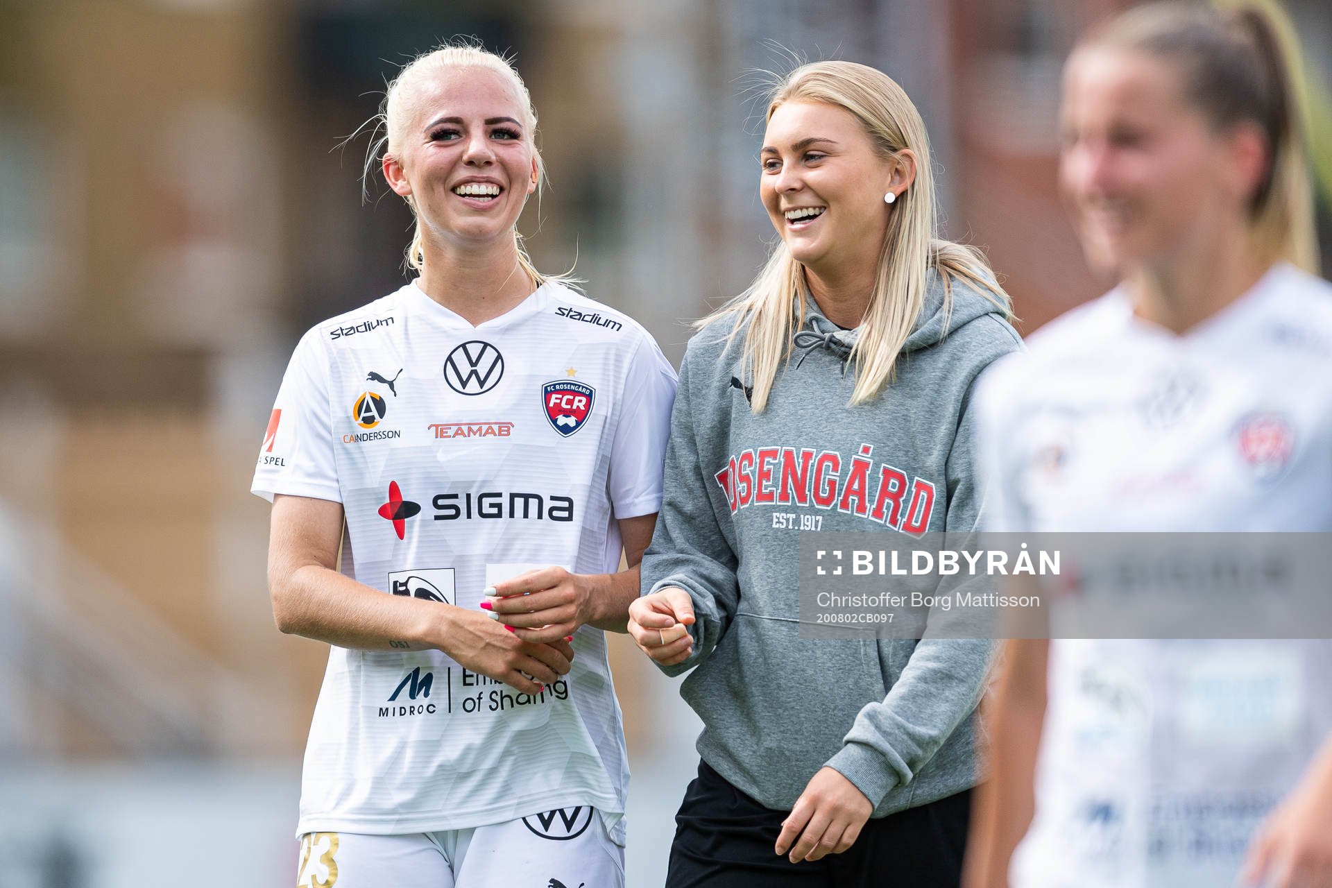 Rosengårds Sofie Svava och Beatrice Persson jublar