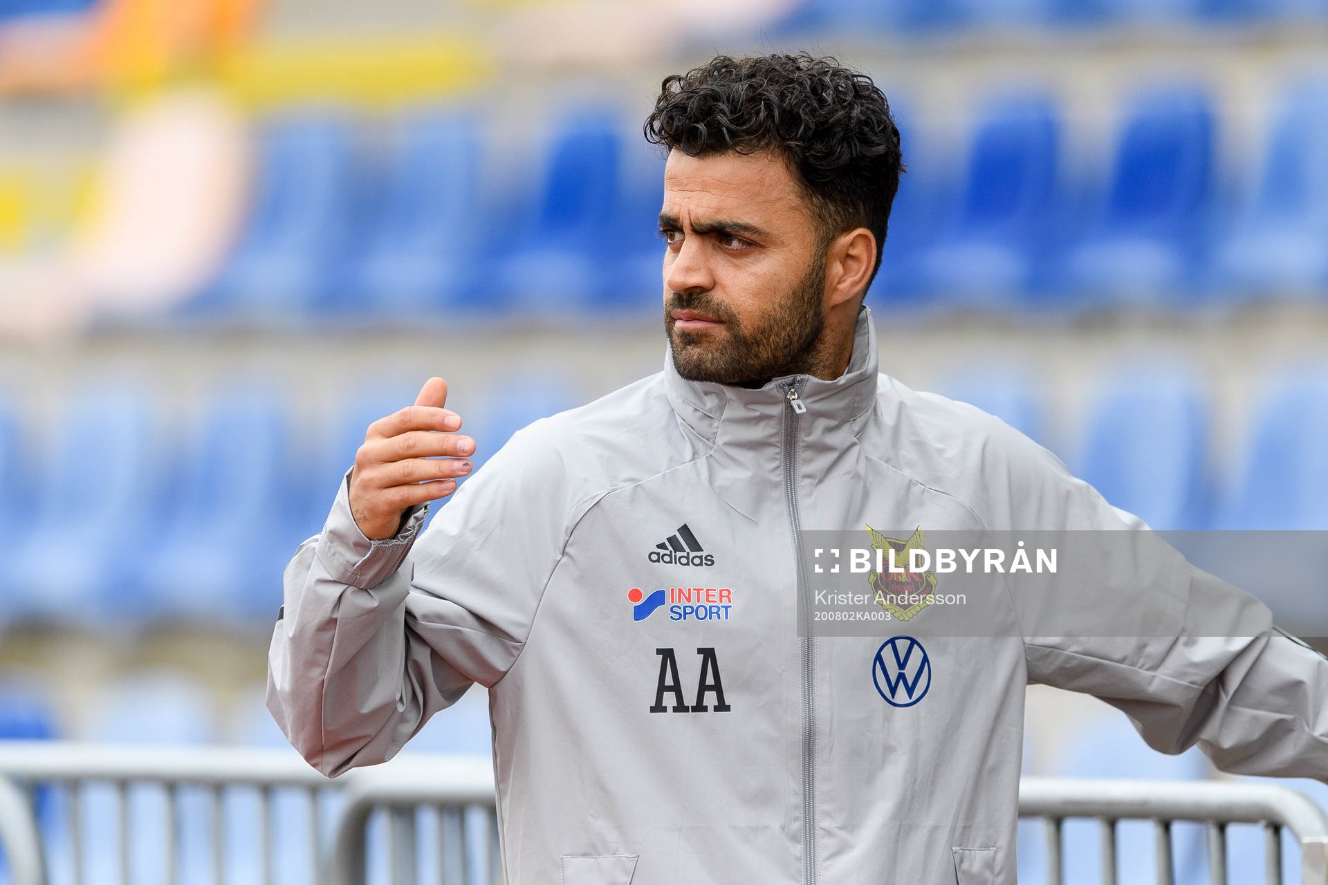 Östersunds tränare Amir Azrafshan före fotbollsmatchen i