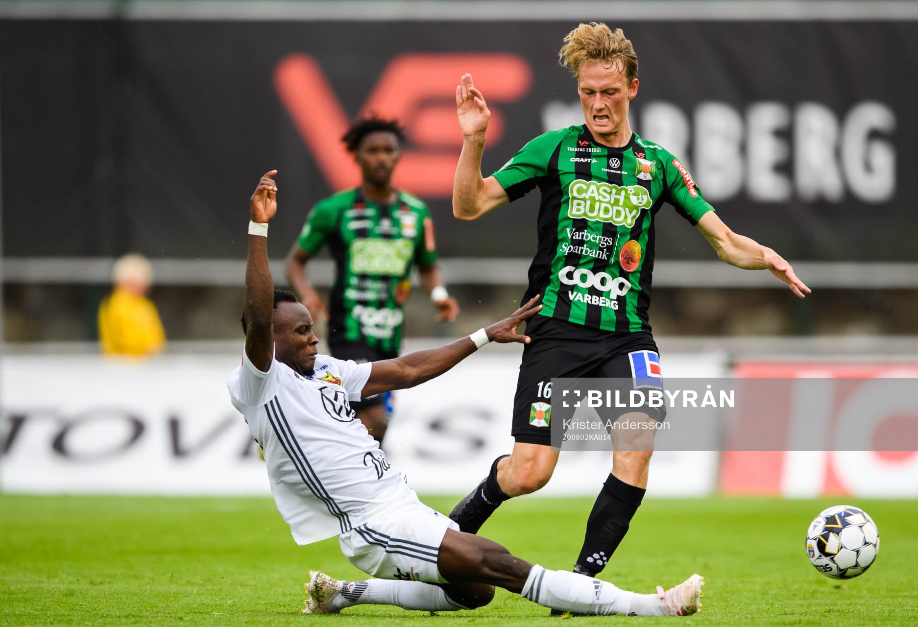 Östersunds Sam Mensiro och Varbergs Alexander Johansson