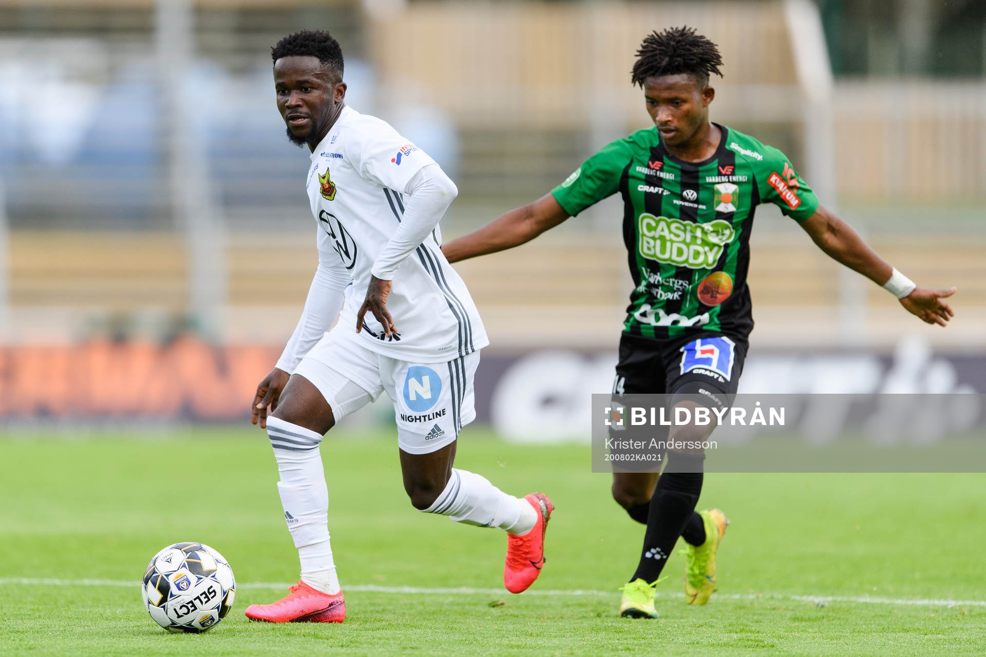 Östersunds Frank Arhin och Varbergs Adama Fofana