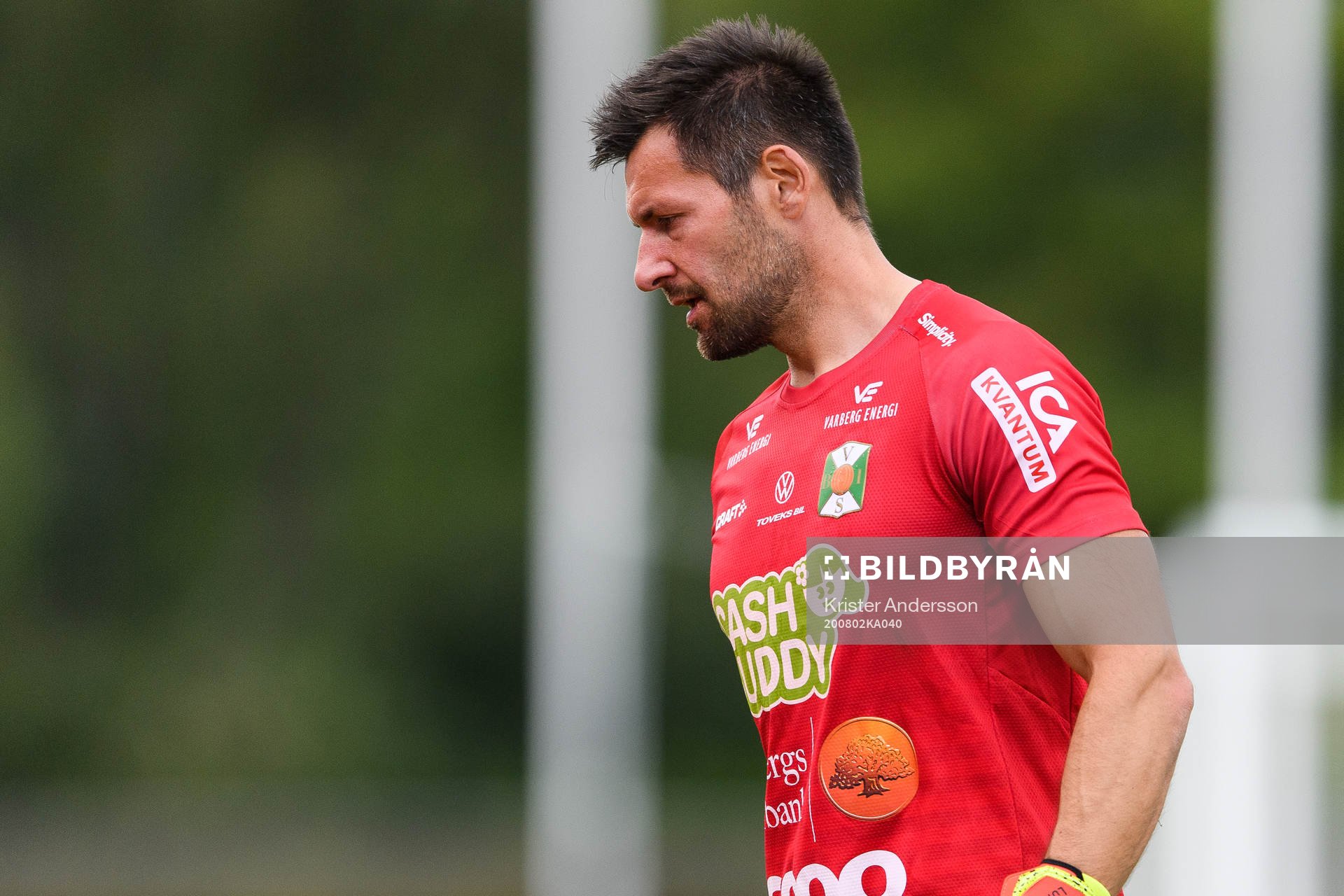 Varbergs målvakt Stojan Lukic deppar