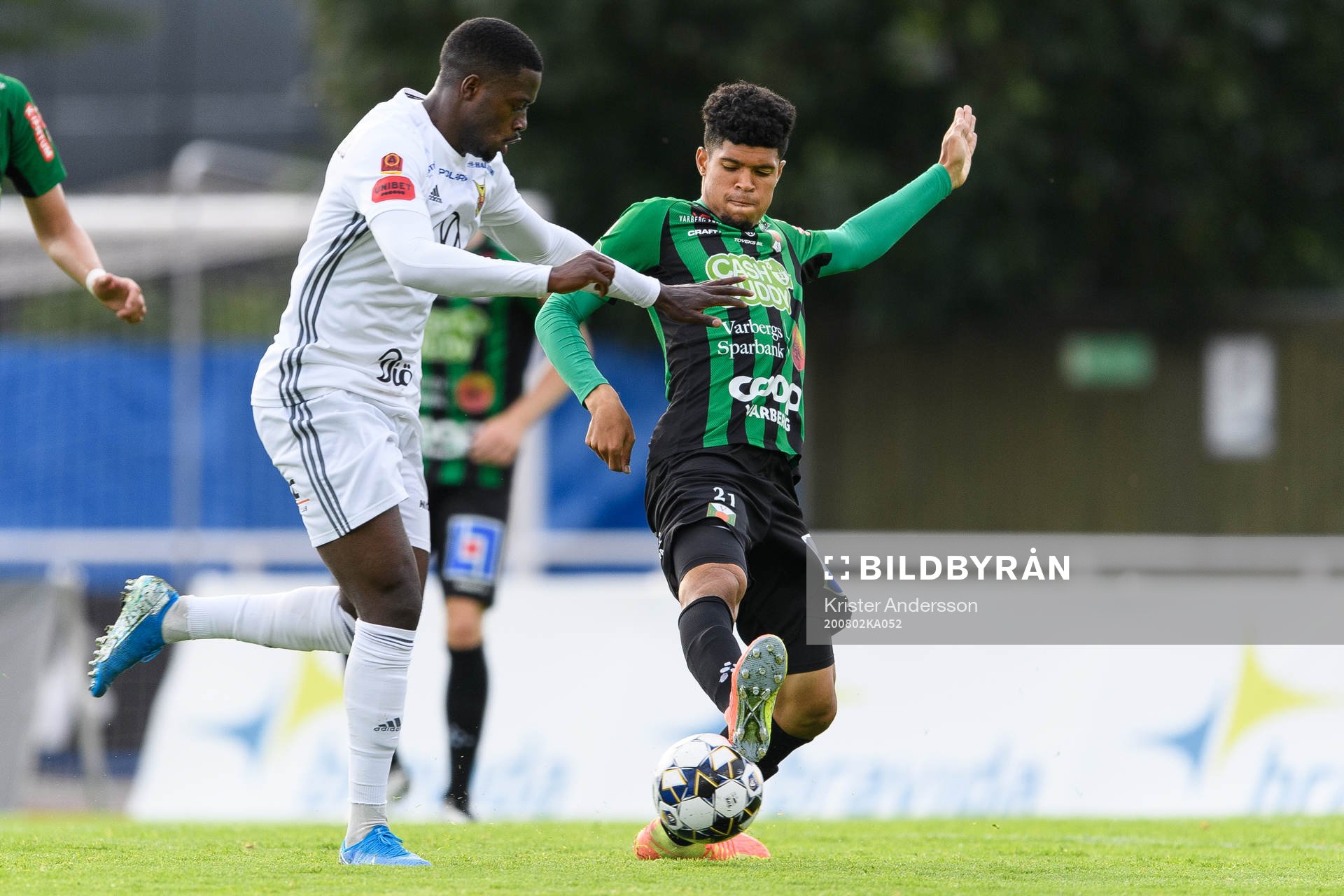 Östersunds Isak Ssewankambo och Varbergs Luke Le Roux