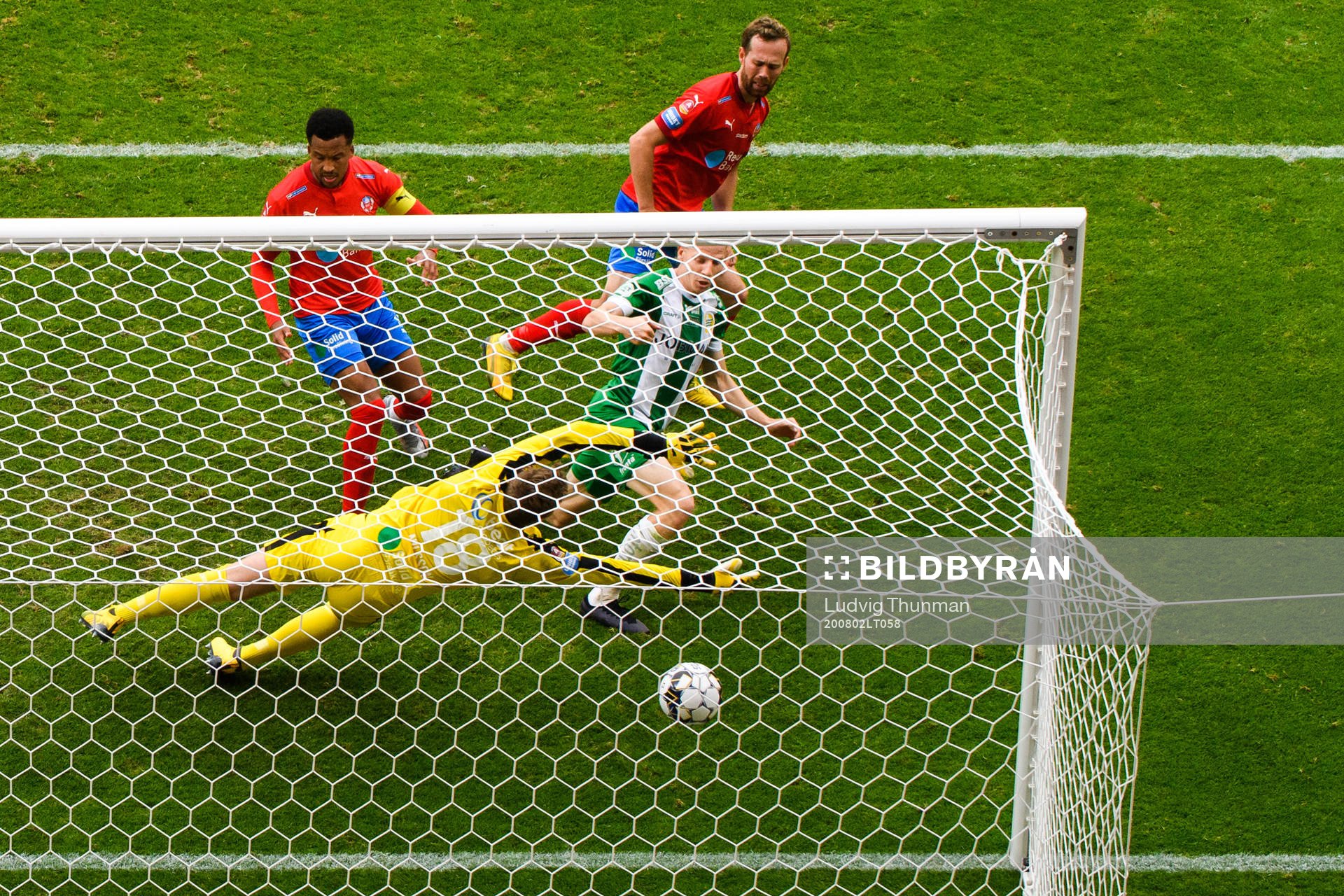 Hammarbys Gustav Ludwigson gör 1-1 bakom Helsingborgs