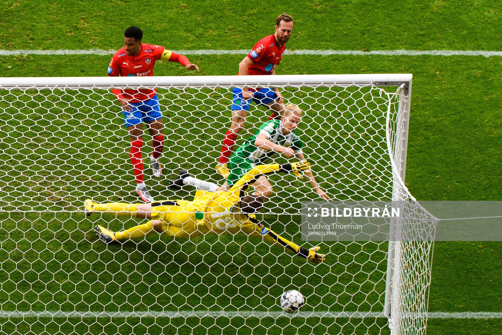 Hammarbys Gustav Ludwigson gör 1-1 bakom Helsingborgs