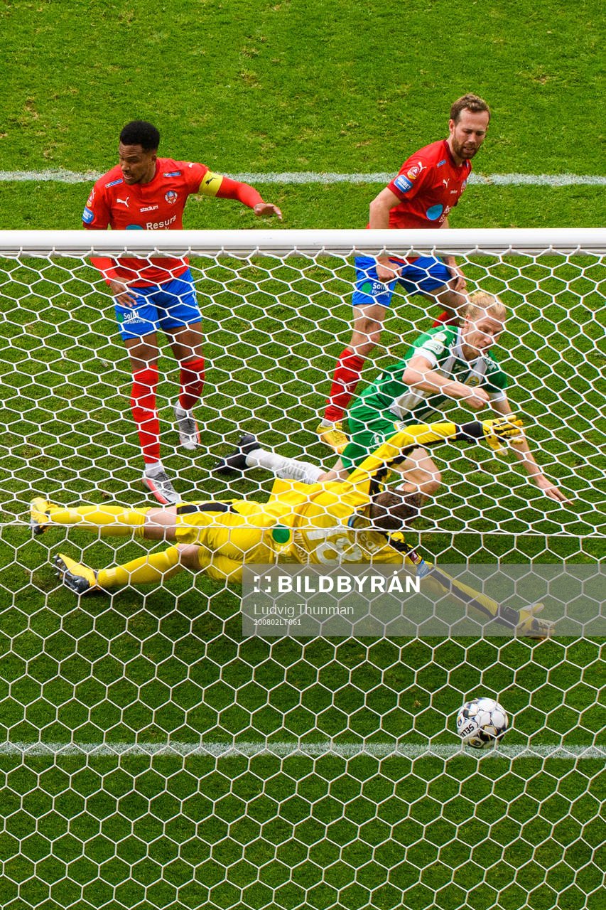 Hammarbys Gustav Ludwigson gör 1-1 bakom Helsingborgs