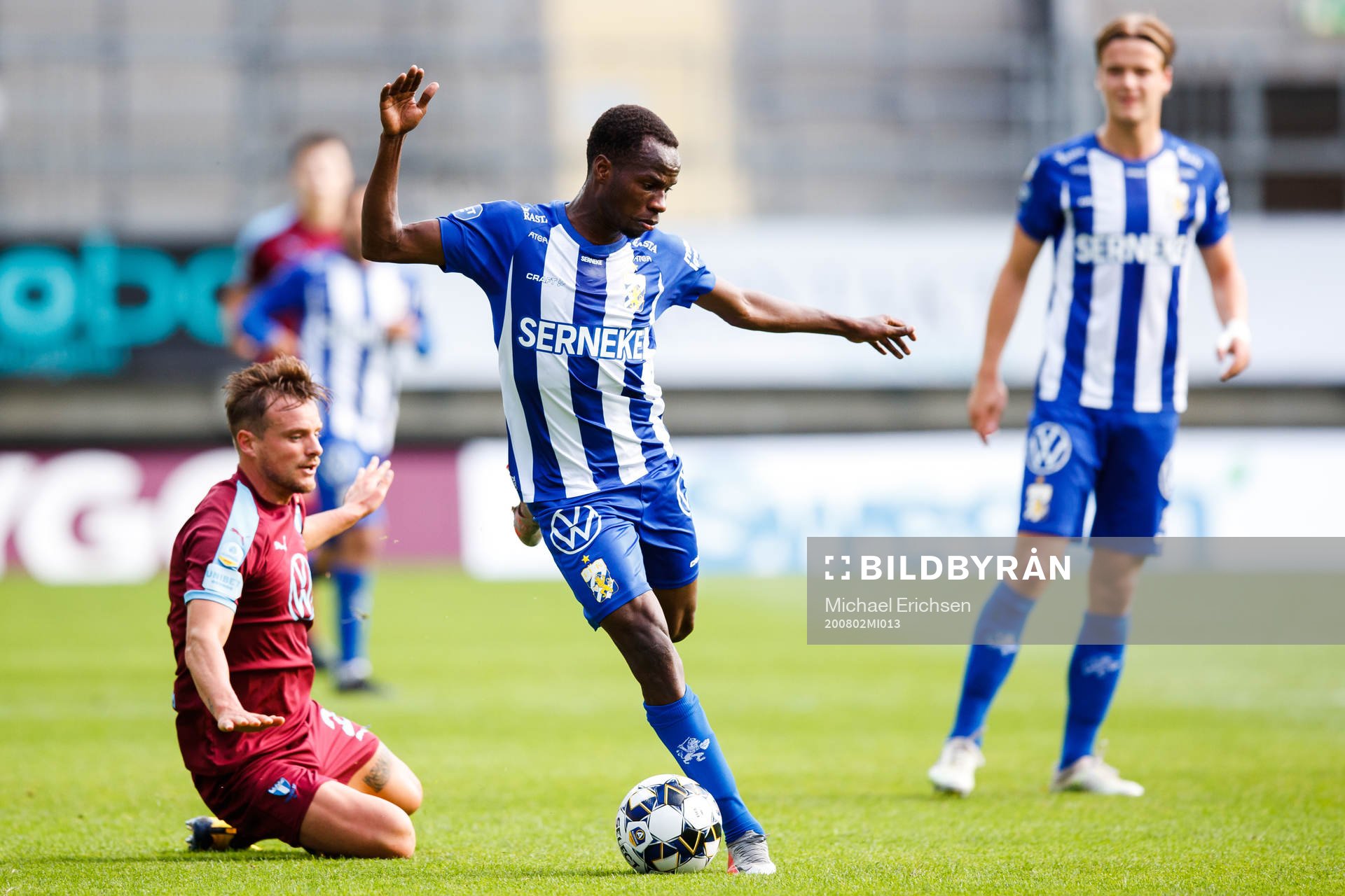 Malmö FFs Eric Larsson och IFK Göteborgs Alhassan Yusuf