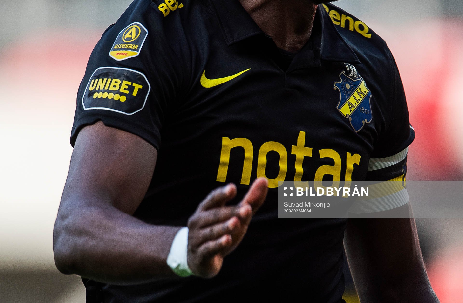 Unibets och Allsvenskans logotyp på en matchtröja