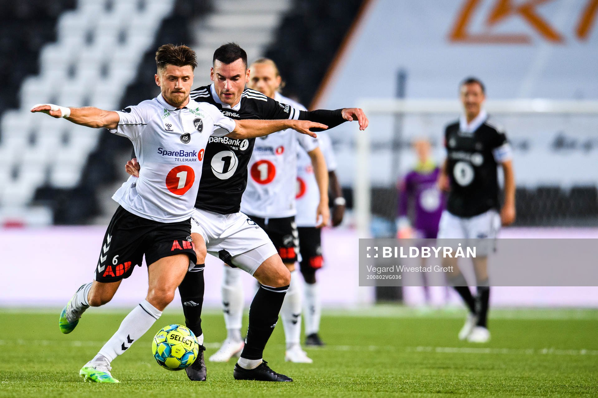Vebjørn Hoff of Odd and Dino Islamovic of Rosenborg