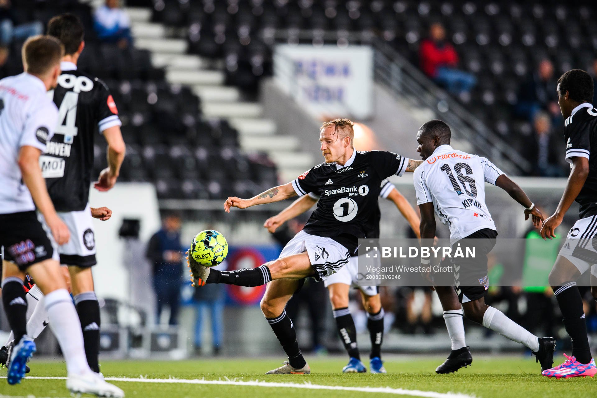 Gjermund Åsen of Rosenborg and Joshua Kitolano of Odd
