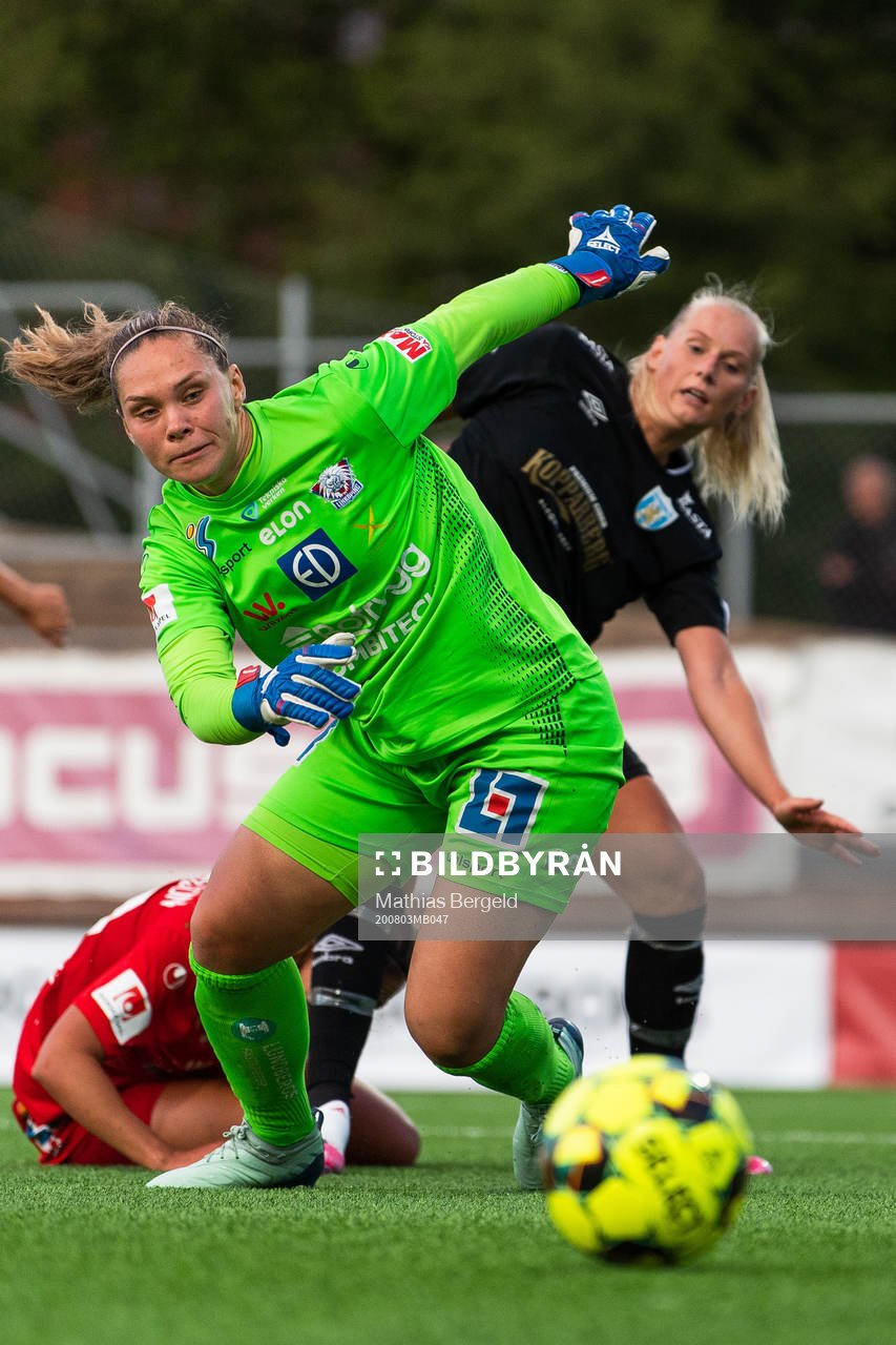 Linköpings målvakt Matilda Haglund och Göteborgs Stina