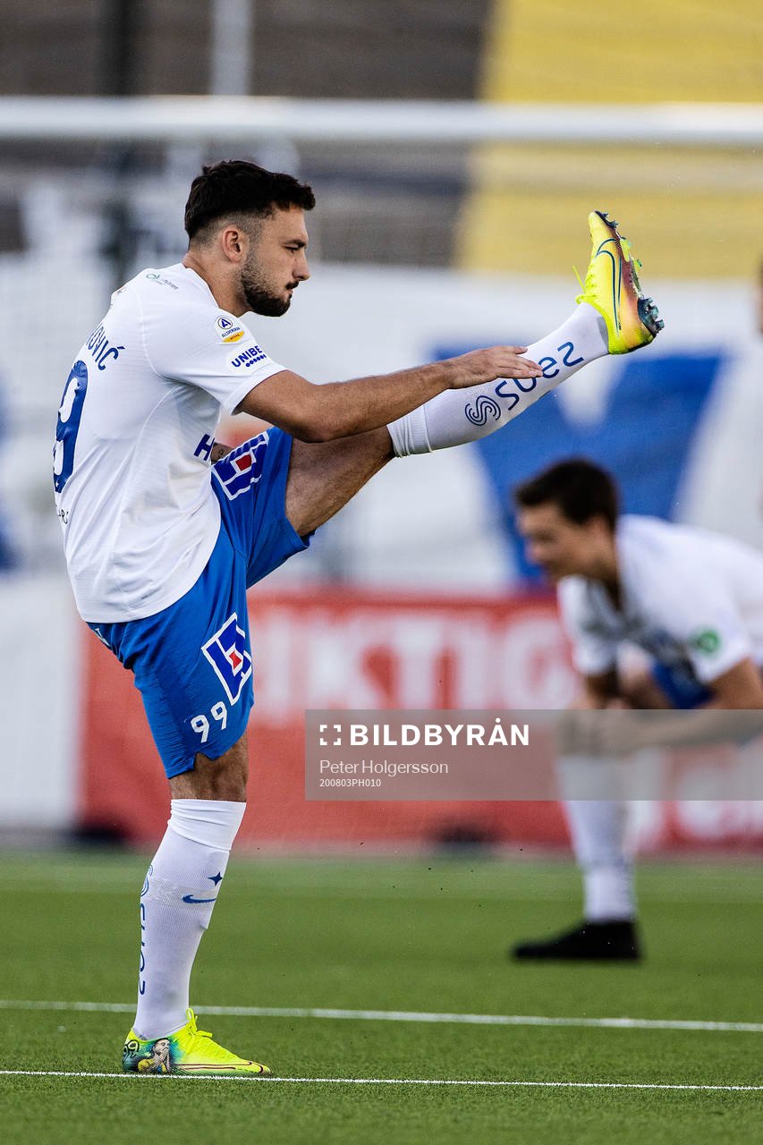 IFK Norrköpings Sead Haksabanovic värmer upp