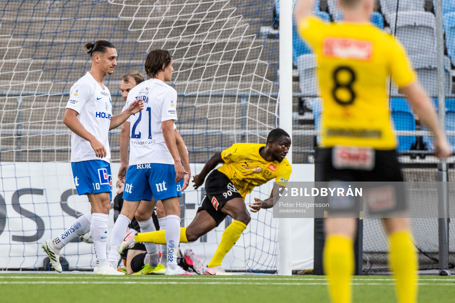Mjällbys Moses Ogbu jublar