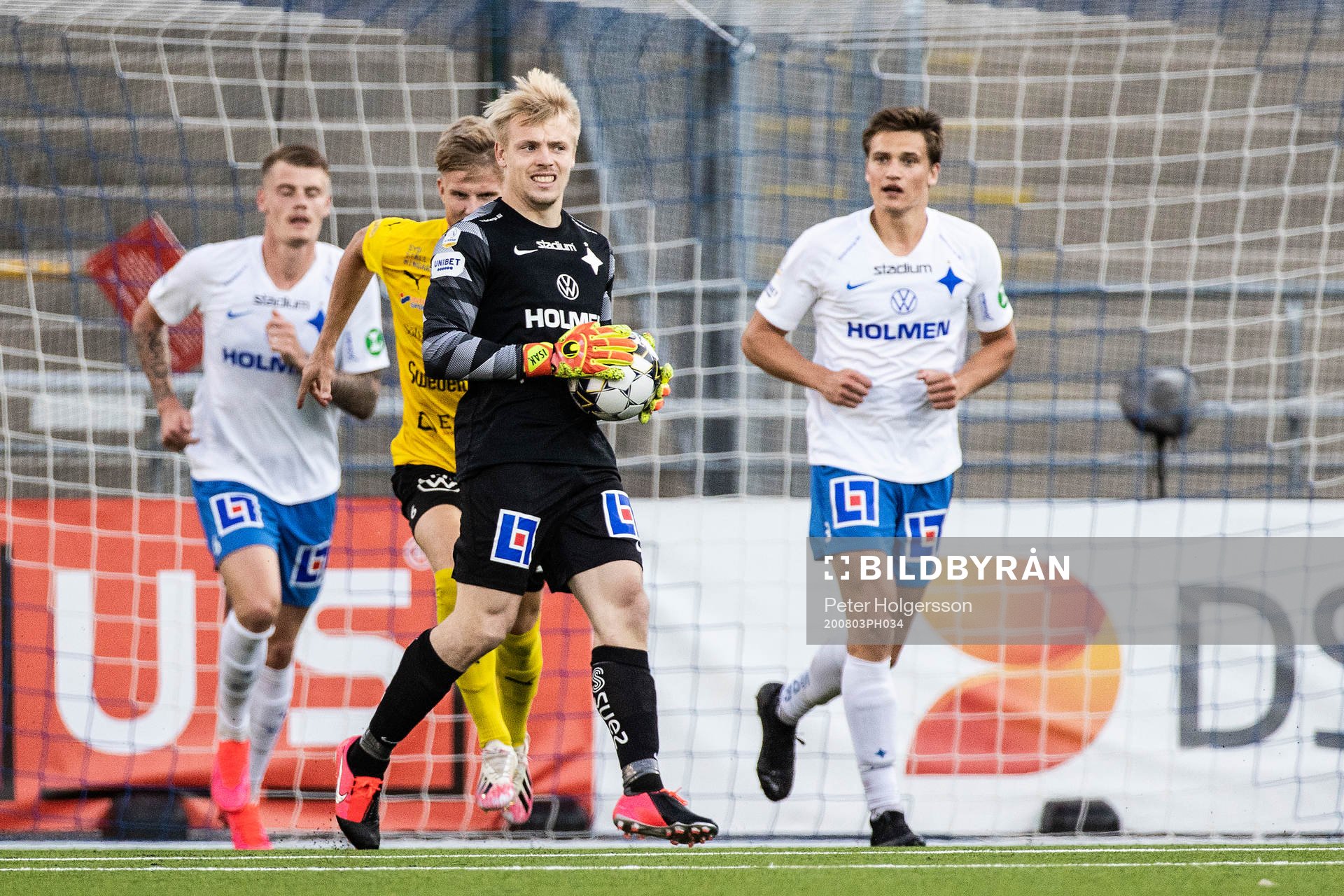 IFK Norrköpings målvakt Isak Pettersson med en räddning