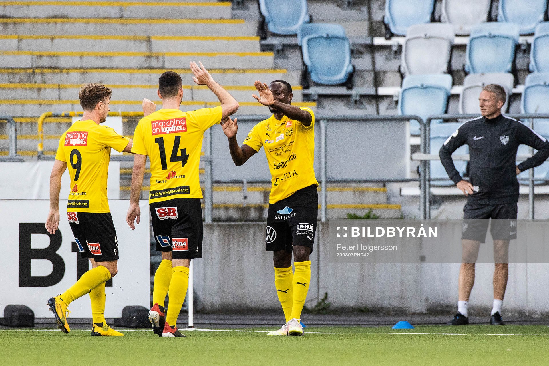 Mjällbys Moses Ogbu jublar
