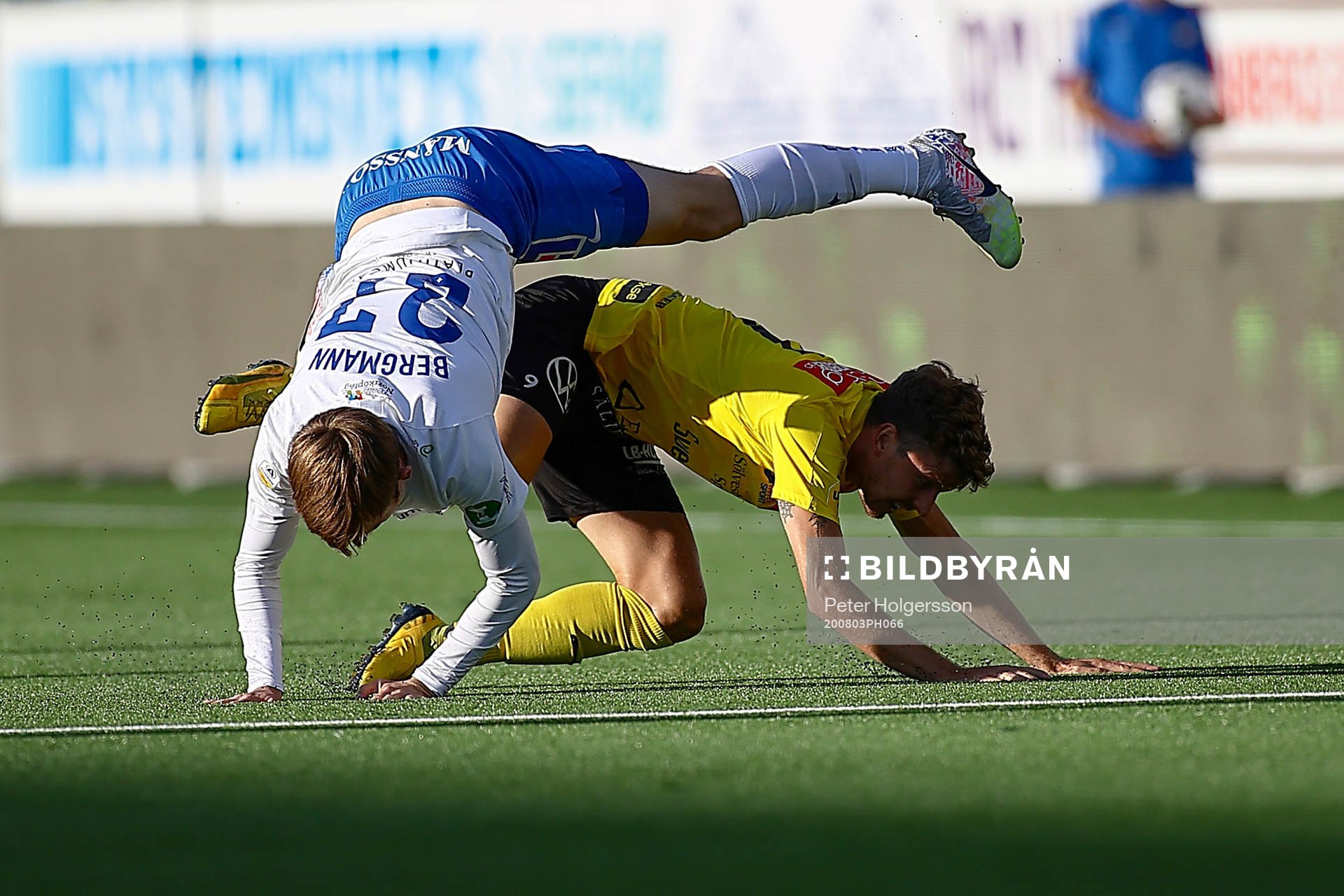 IFK Norrköpings Ísak Bergmann Jóhannesson och Mjällbys