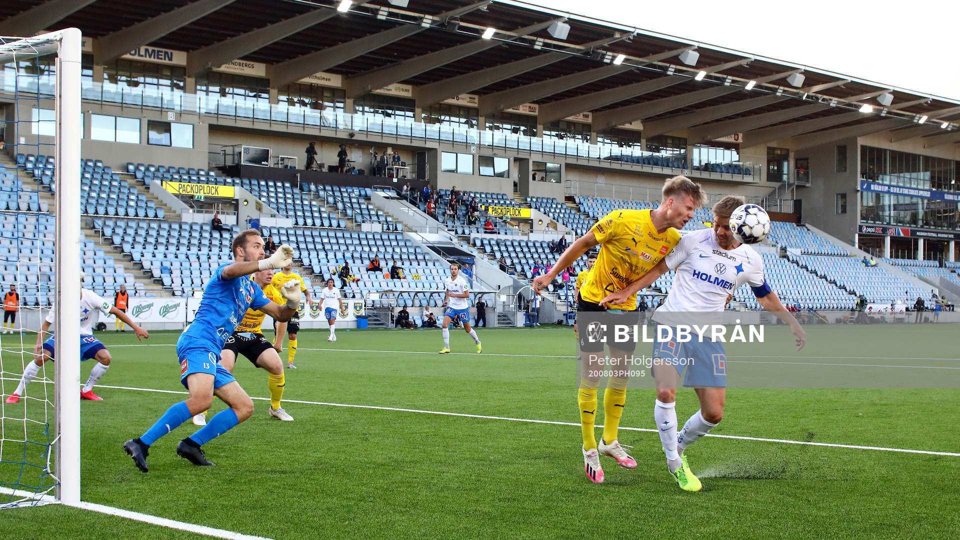 Mjällbys målvakt Carl-Johan Eriksson, Eric Björkander