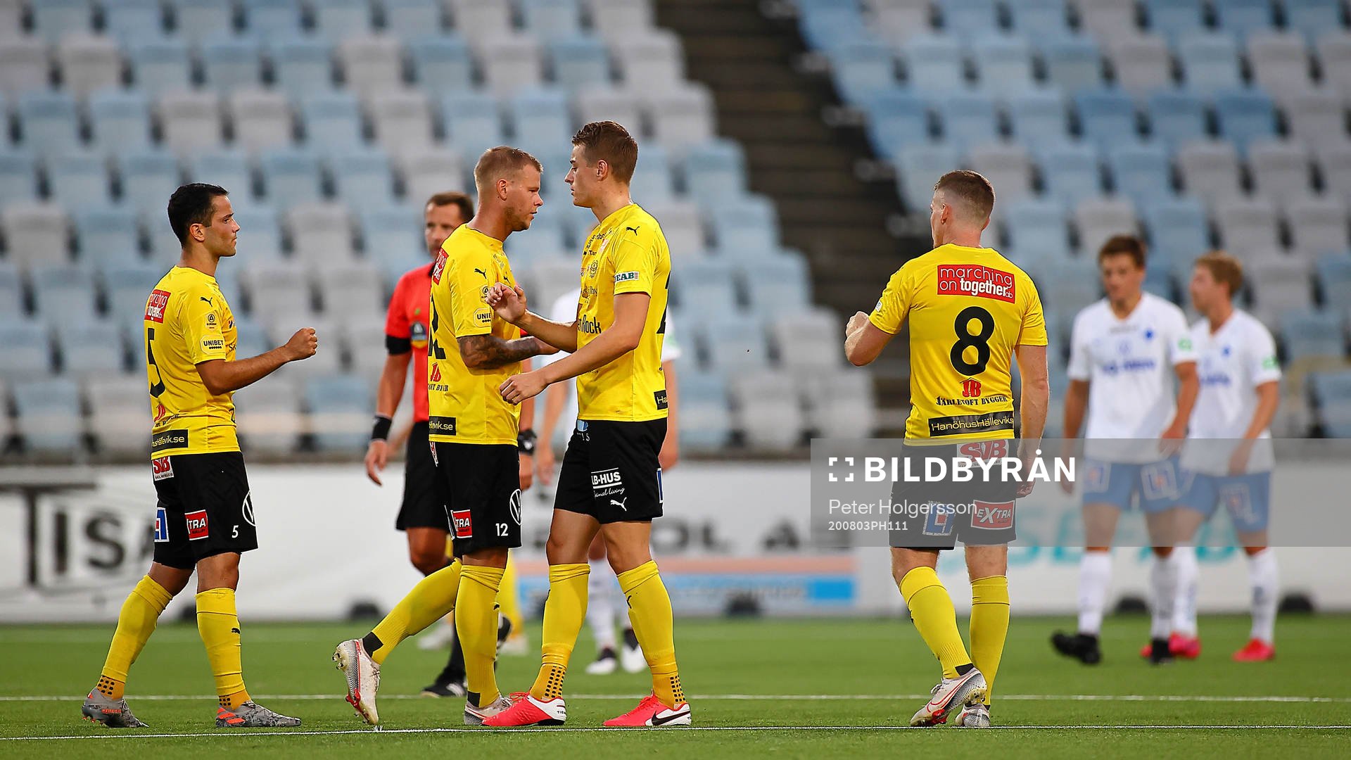 Mjällbys spelare jublar