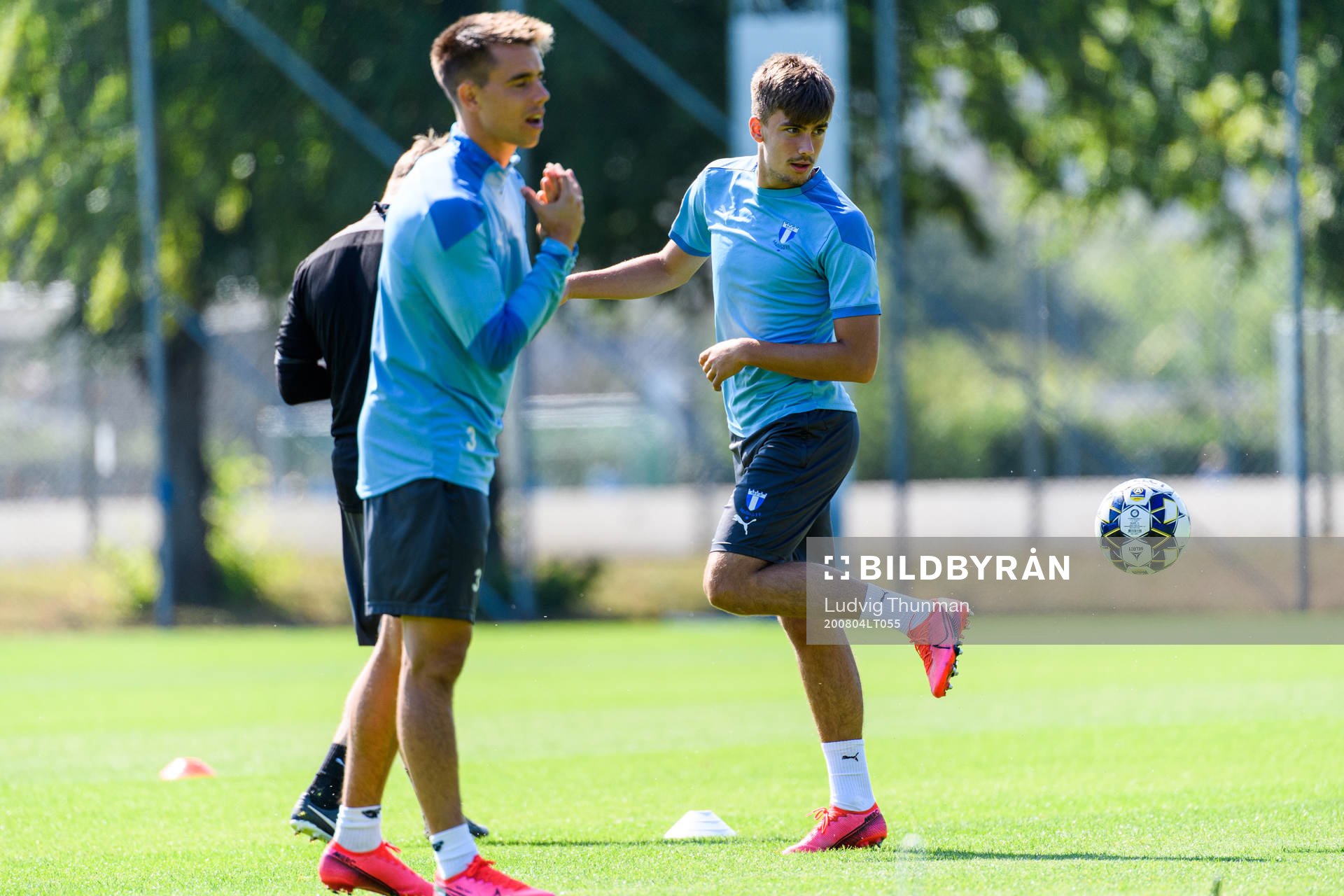 Jonas Knudsen och Tim Prica under en träning med Malmö FF den 4 augusti 2020 i Malmö.