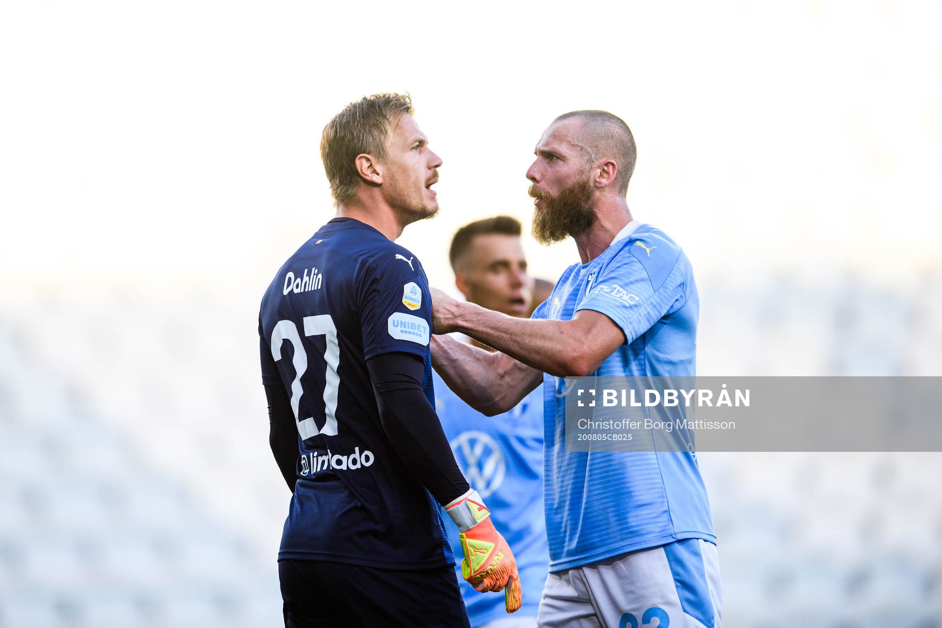 Malmö FFs målvakt Johan Dahlin och Jo Inge Berget reagerar