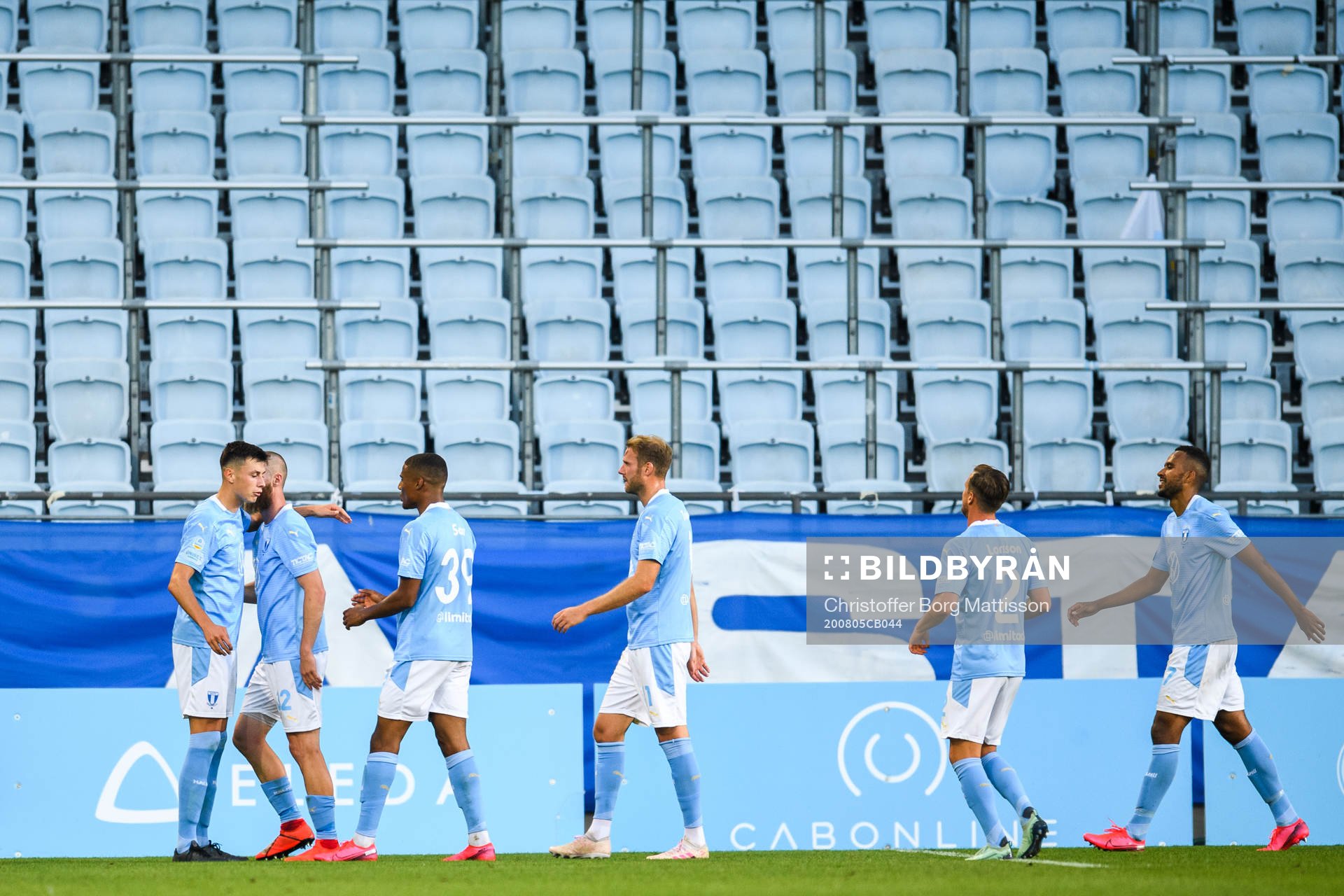Malmö FFs spelare jublar med Anel Ahmedhodzic