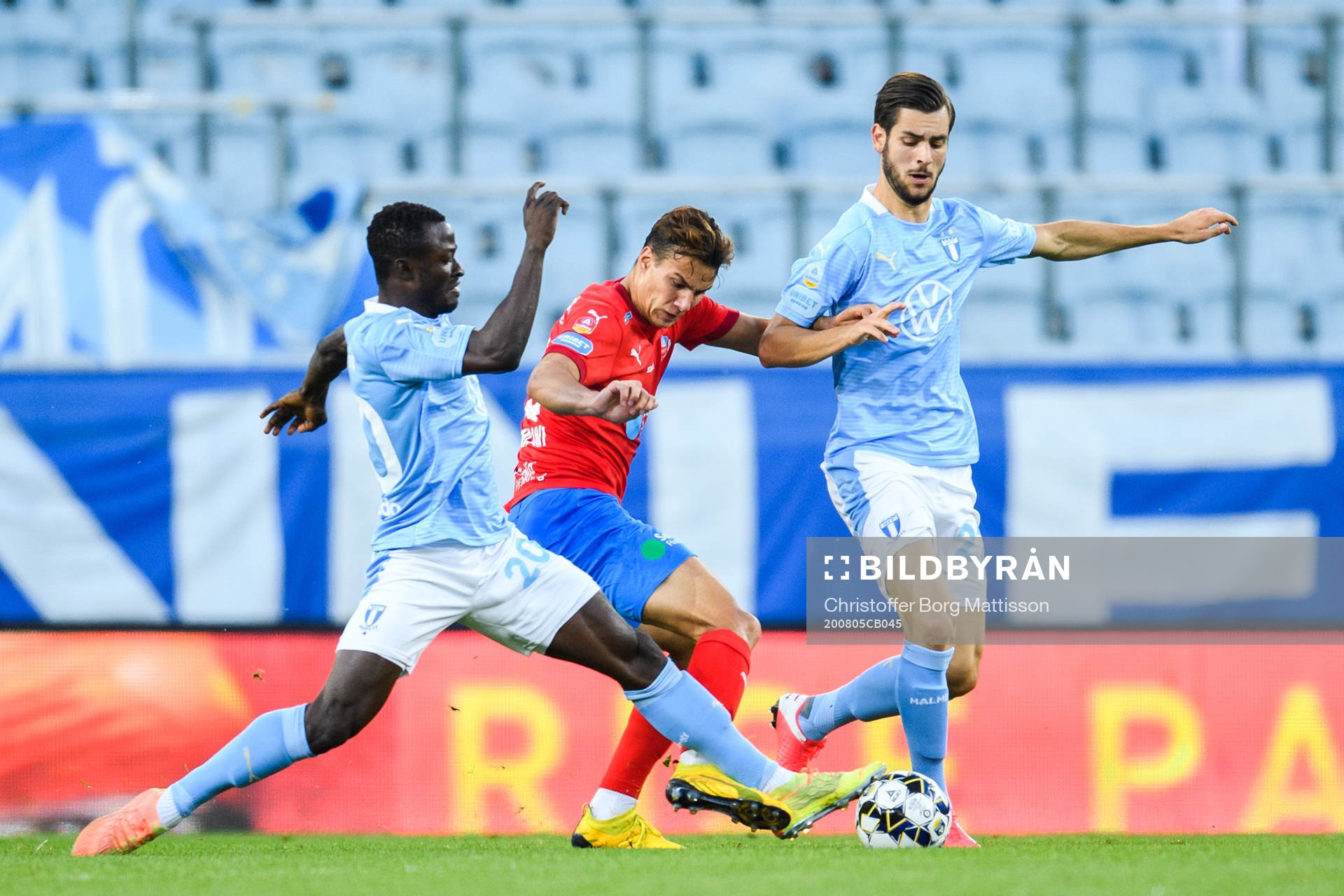 Helsingborgs Assad Al Hamlawi i en kamp mot Malmö FFs