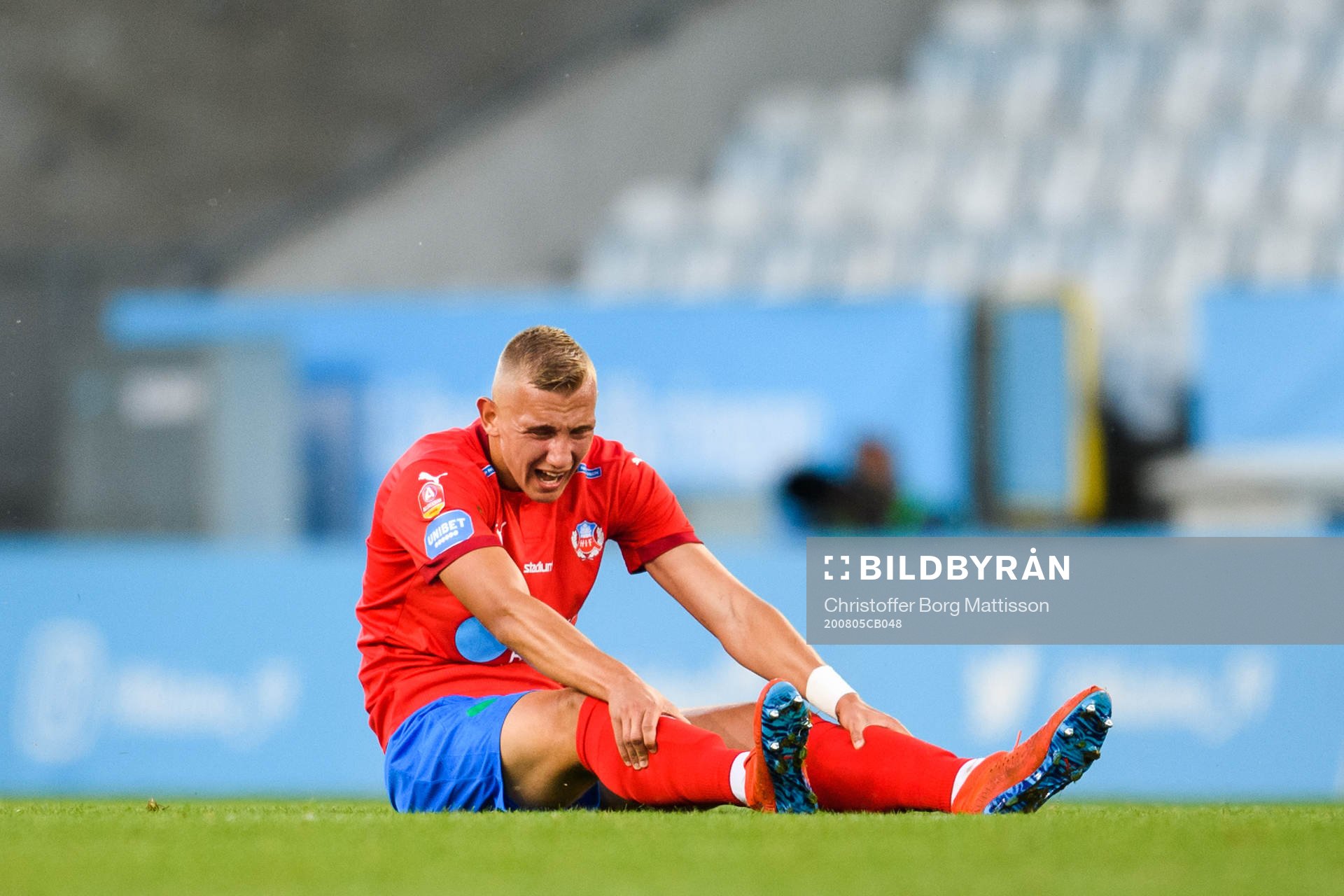 Helsingborgs Jakob Voelkerling Persson har ont