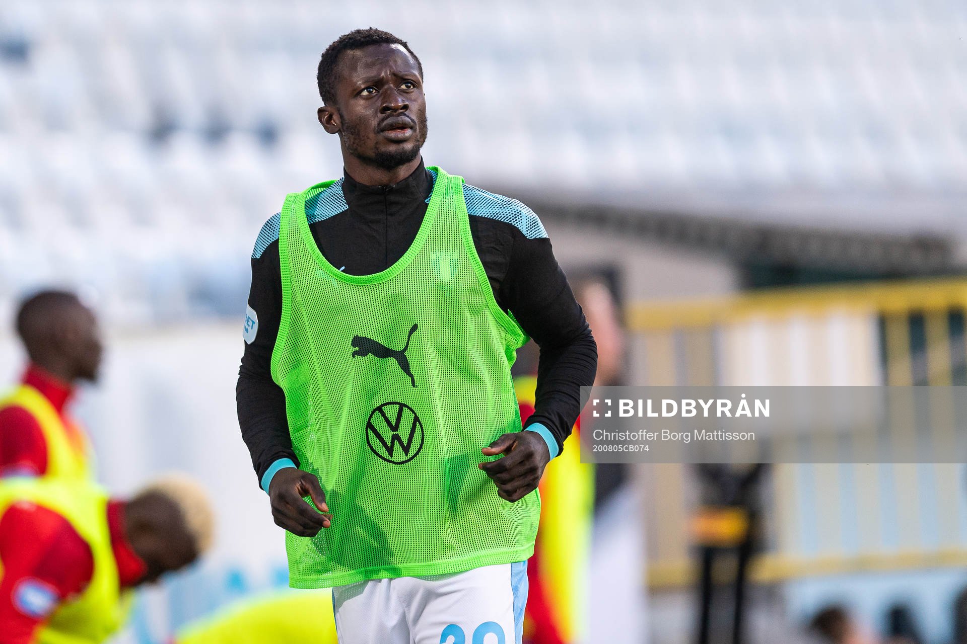 Malmö FFs Bonke Innocent värmer upp
