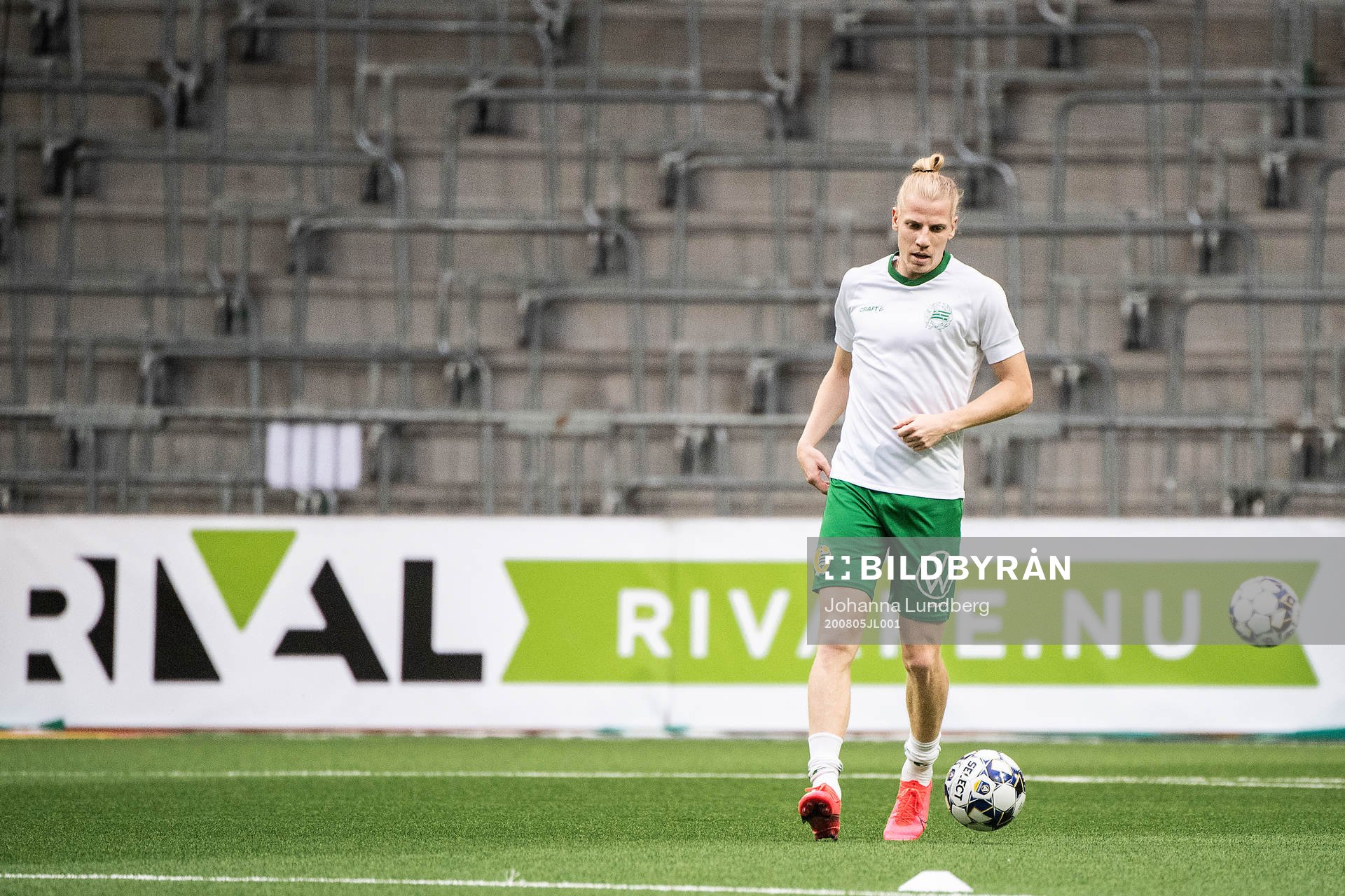 Hammarbys Gustav Ludwigson värmer upp