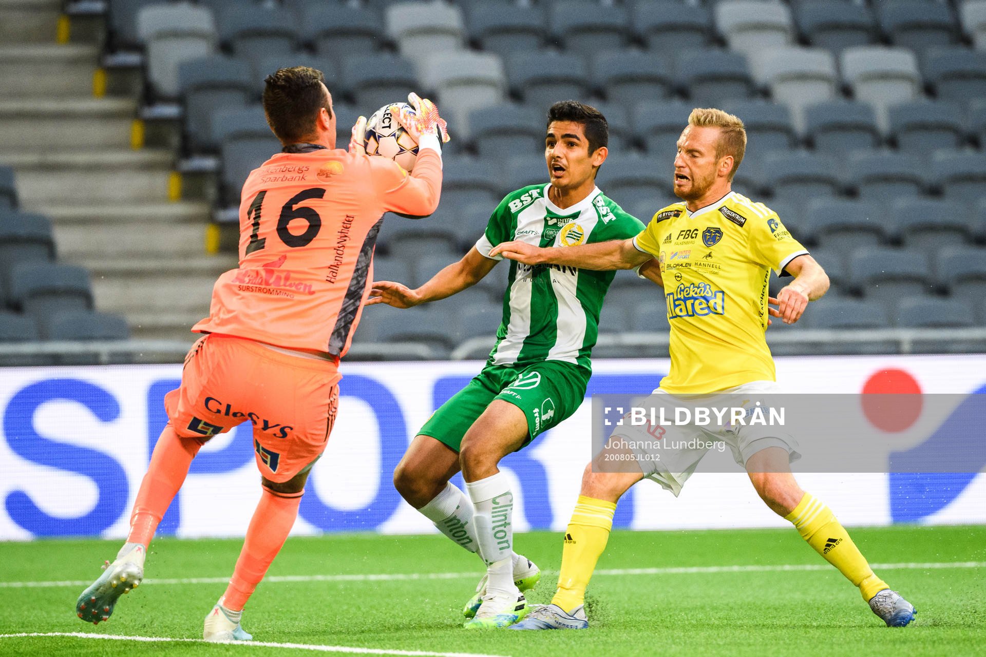 Hammarbys Aimar Sher oroar framför Falkenbergs målvakt