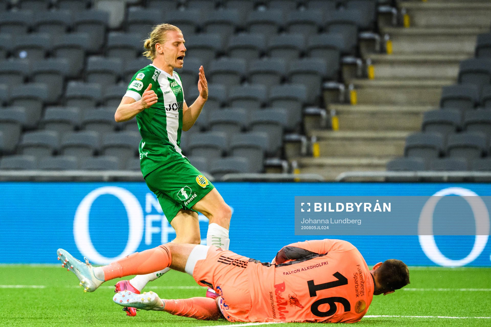 Hammarbys Gustav Ludwigson och Falkenbergs målvakt Viktor