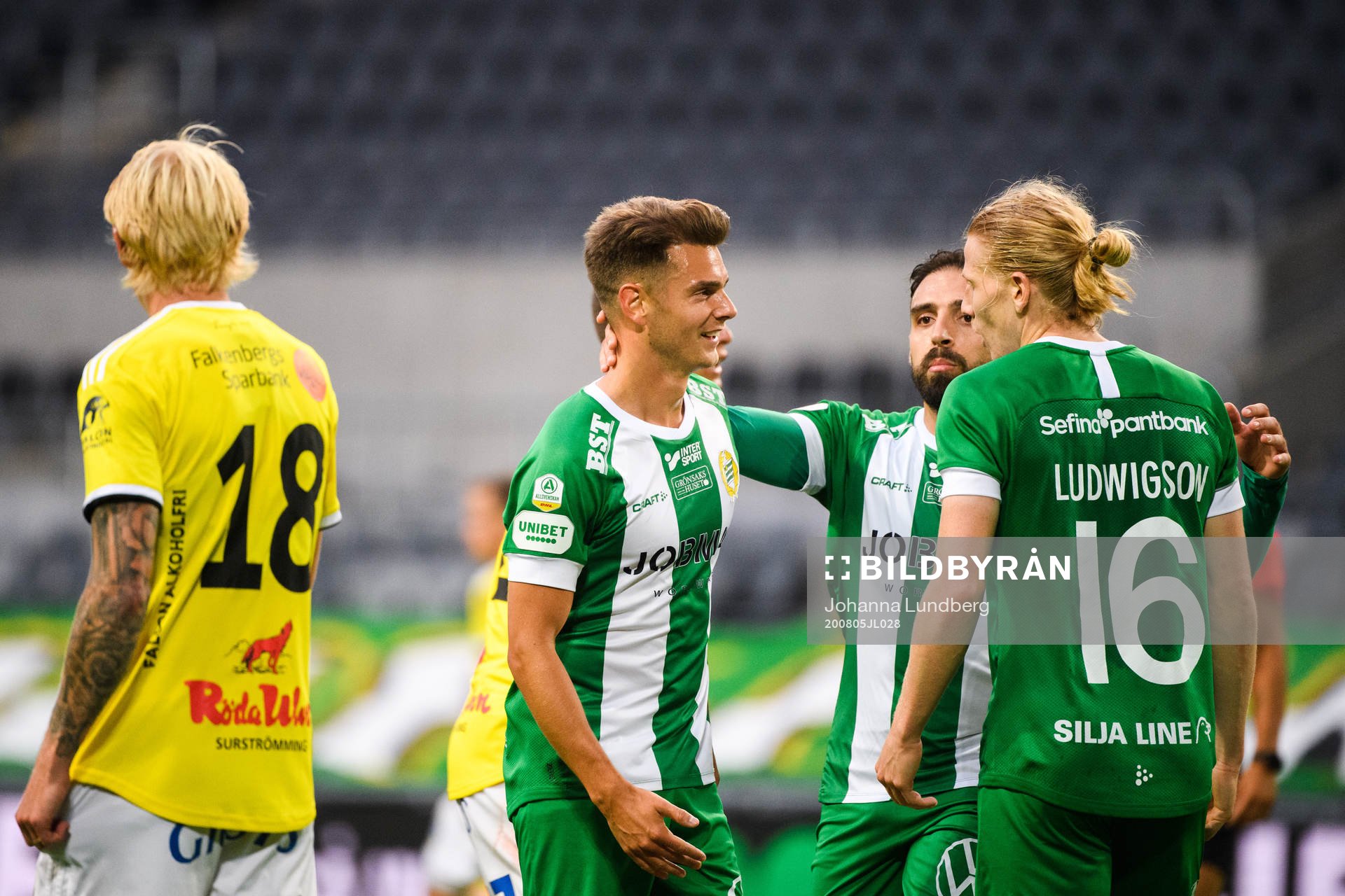 Hammarbys Alexander Kacaniklic jublar efter 1-1 under fotbollsmatchen i Allsvenskan mellan Hammarby och Falkenberg den 5 augusti 2020 i Stockholm.