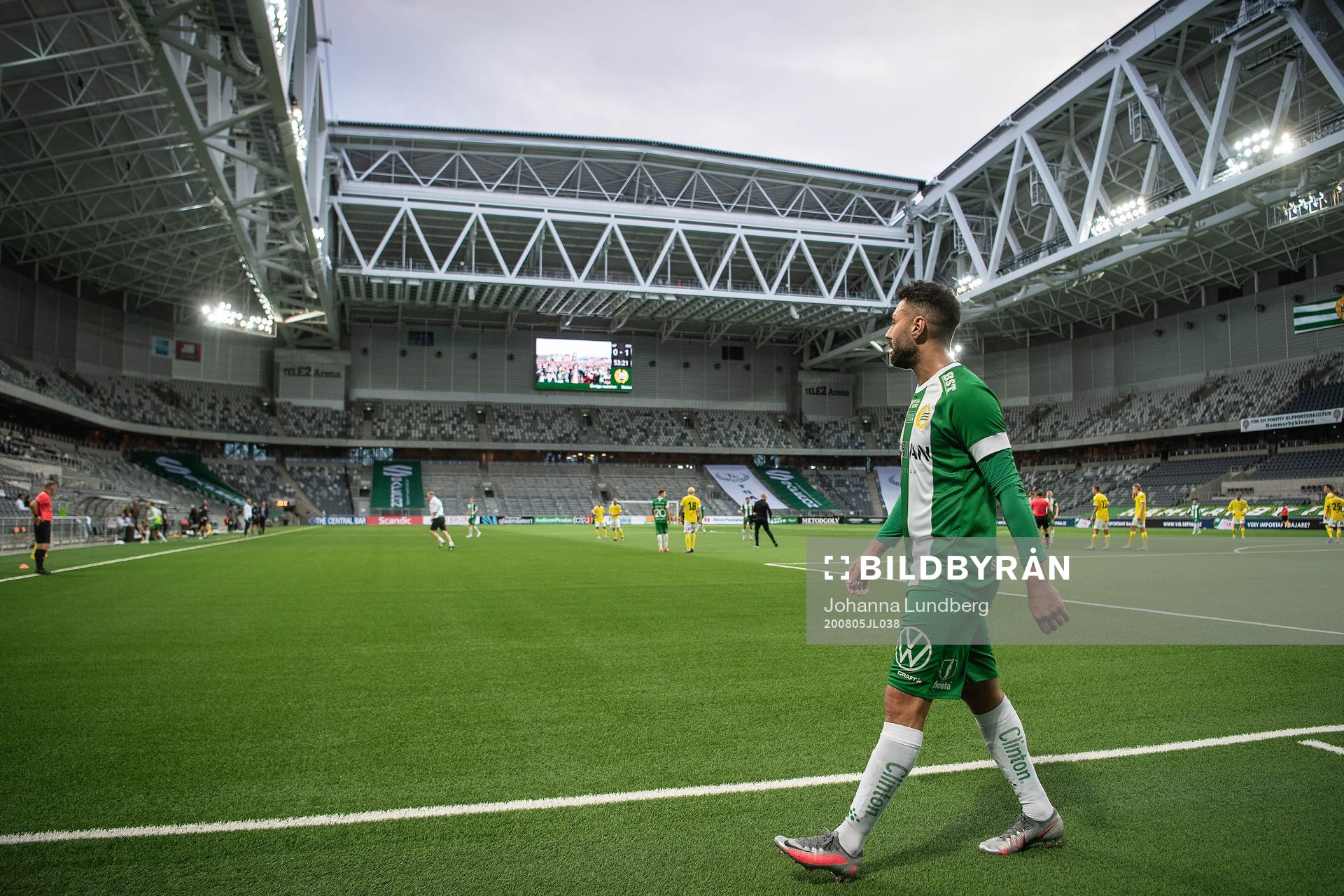 Hammarbys Imad Khalili lämnar planen