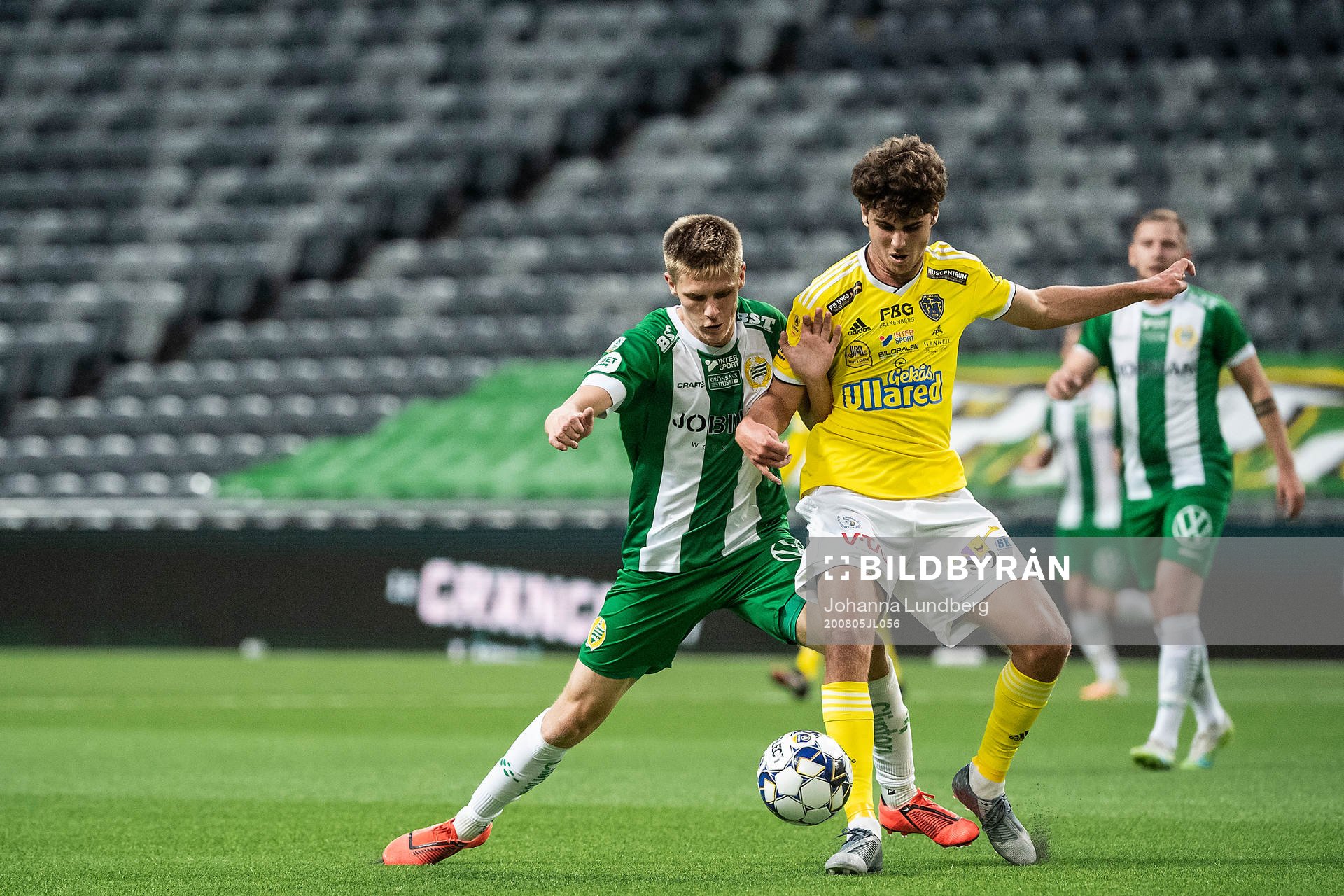 Hammarbys Aron Johansson och Falkenbergs Matthew Garbett
