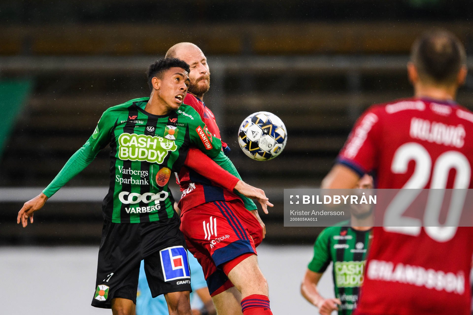 Varbergs Robin Tranberg och Djurgårdens Curtis Edwards