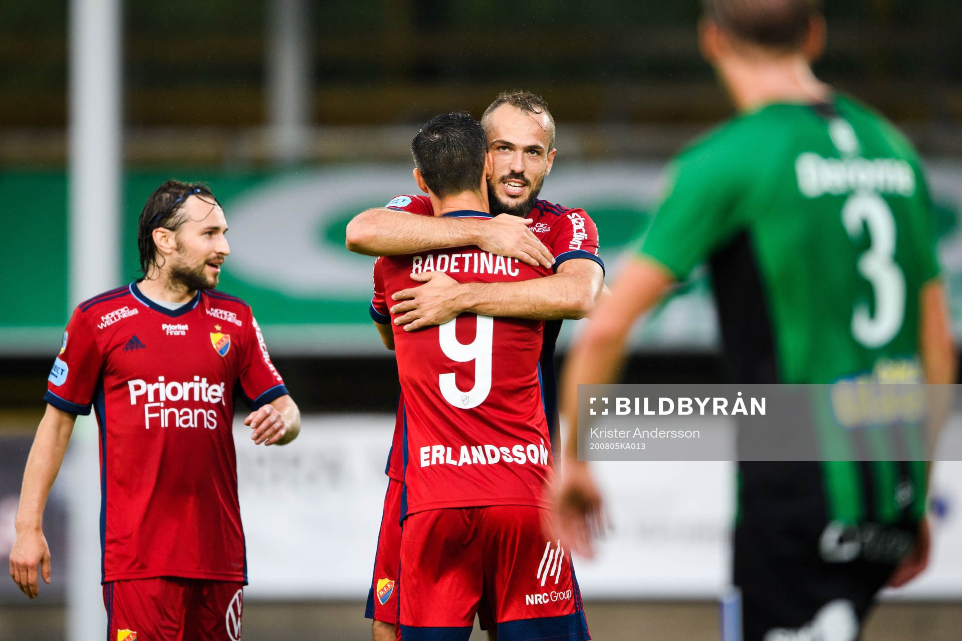 Djurgårdens Kevin Walker och Haris Radetinac jublar med