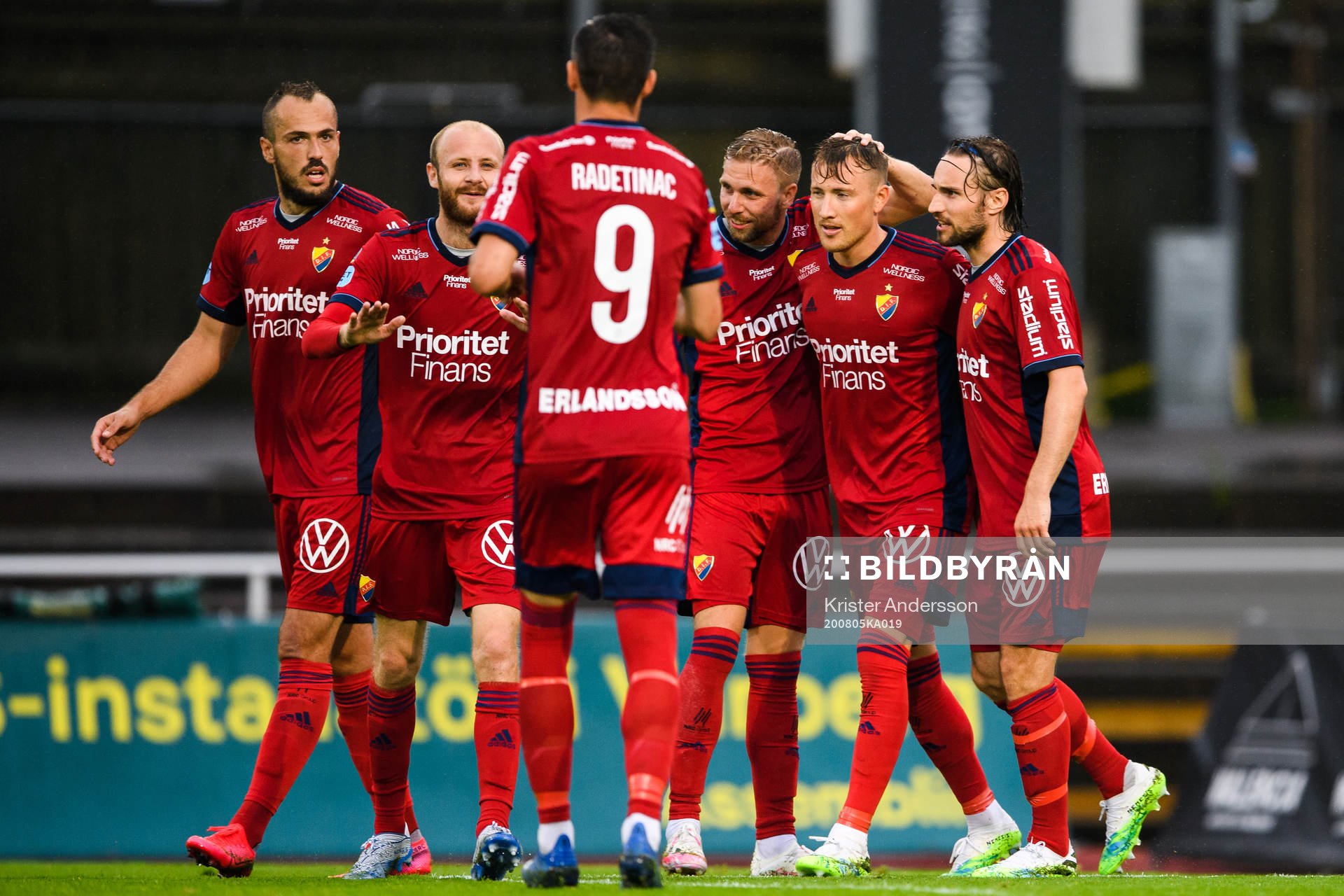 Djurgårdens spelare jublar med Fredrik Ulvestad