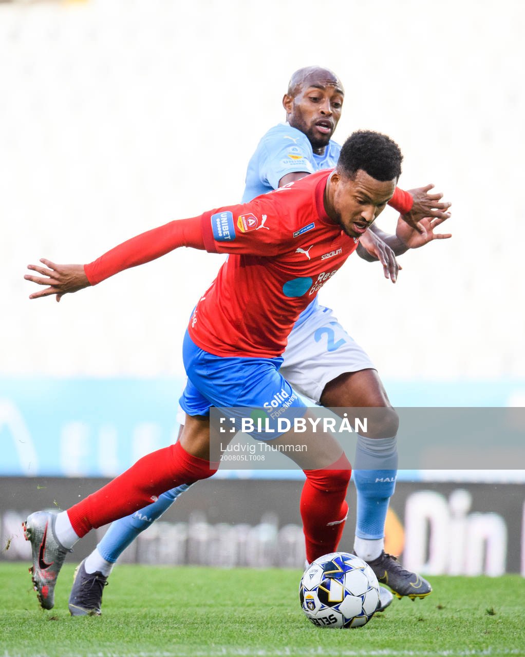 Helsingborgs Martin Olsson och Malmö FFs Fouad Bachirou