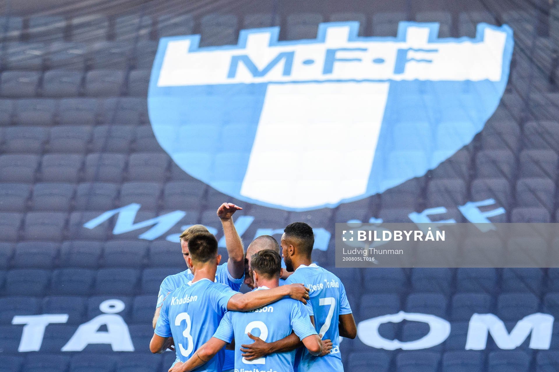 Malmö FFs spelare jublar med Jo Inge Berget