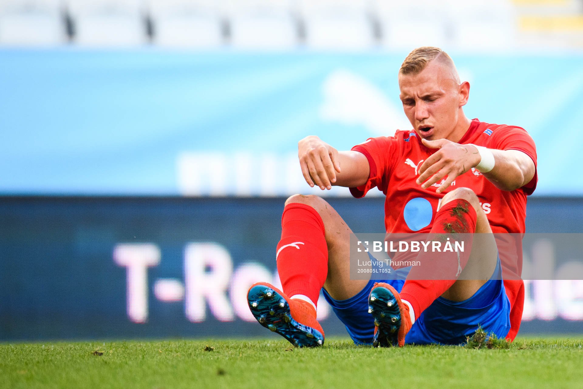 Helsingborgs Jakob Voelkerling Persson har ont
