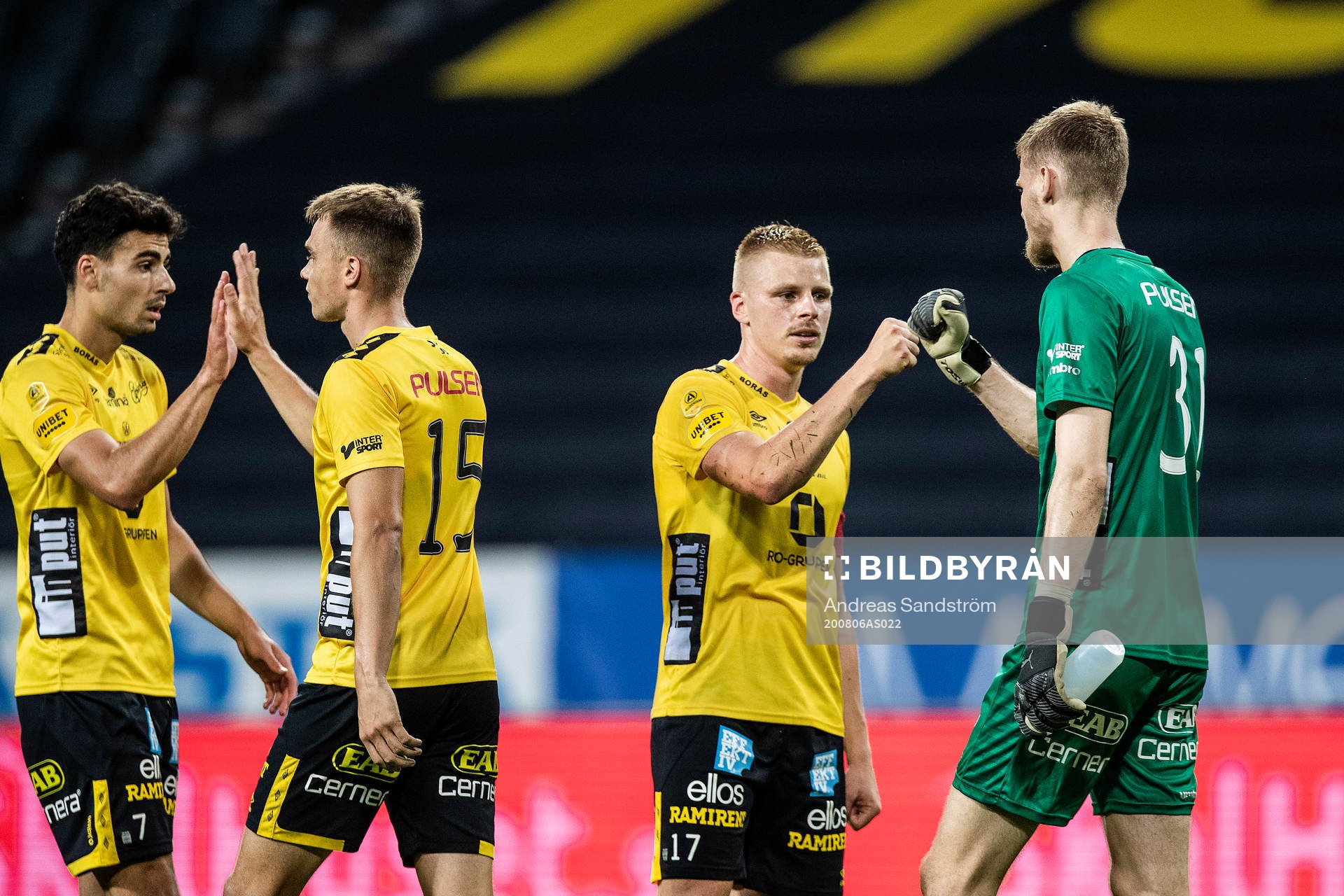 Elfsborgs spelare med Per Frick i mitten jublar efter fotbollsmatchen i Allsvenskan mellan AIK och Elfsborg den 6 augusti 2020 i Stockholm.