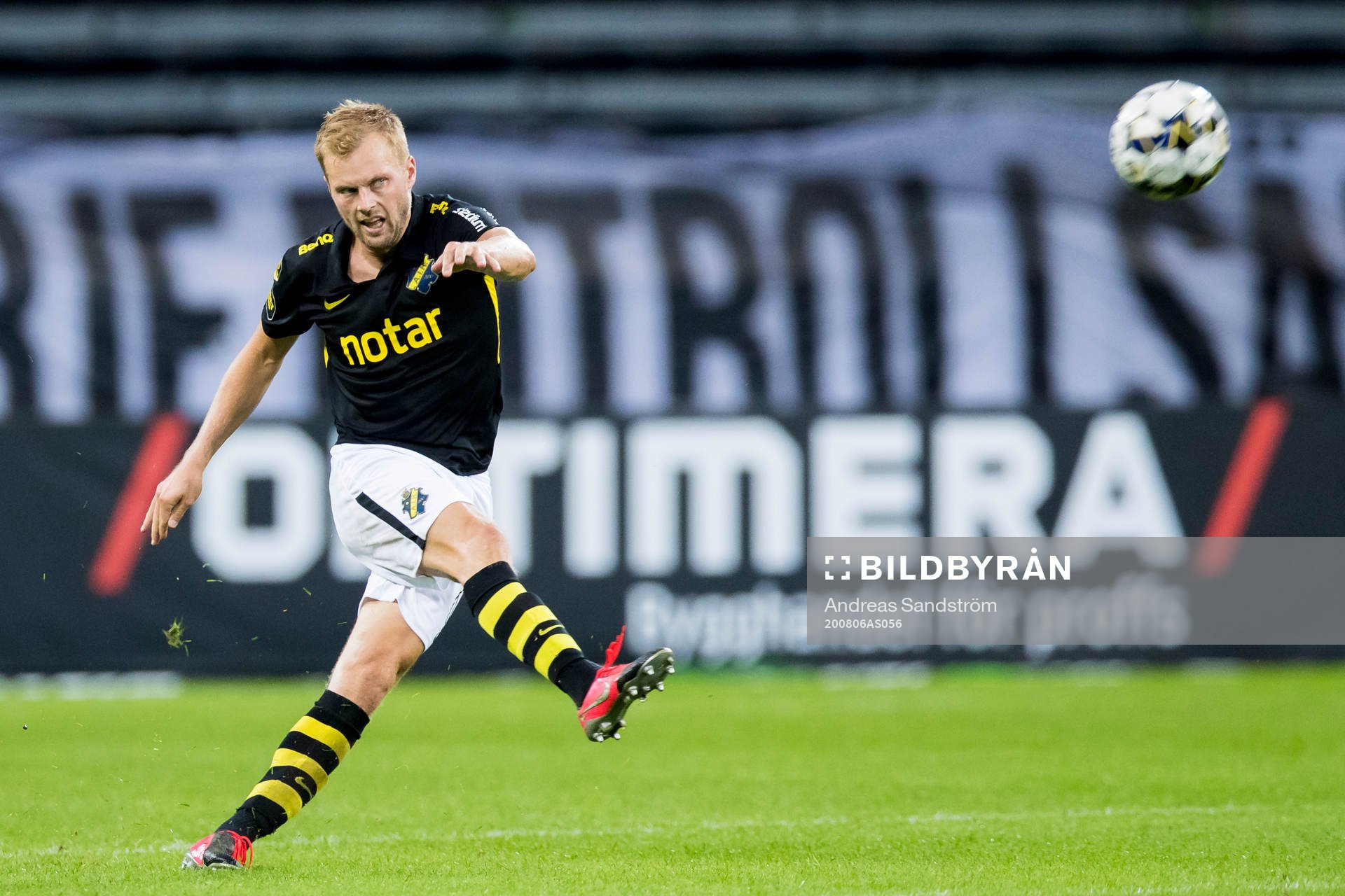 s Sebastian Larsson