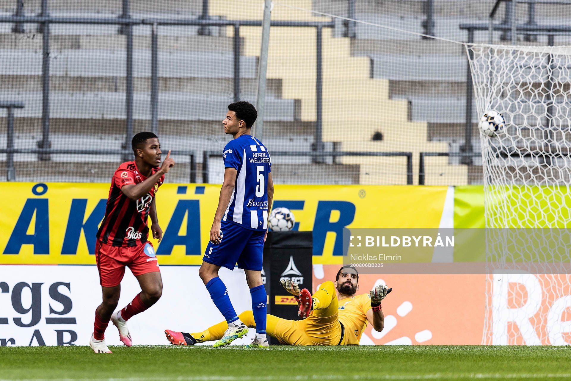 Östersunds Nebiyou Perry jublar