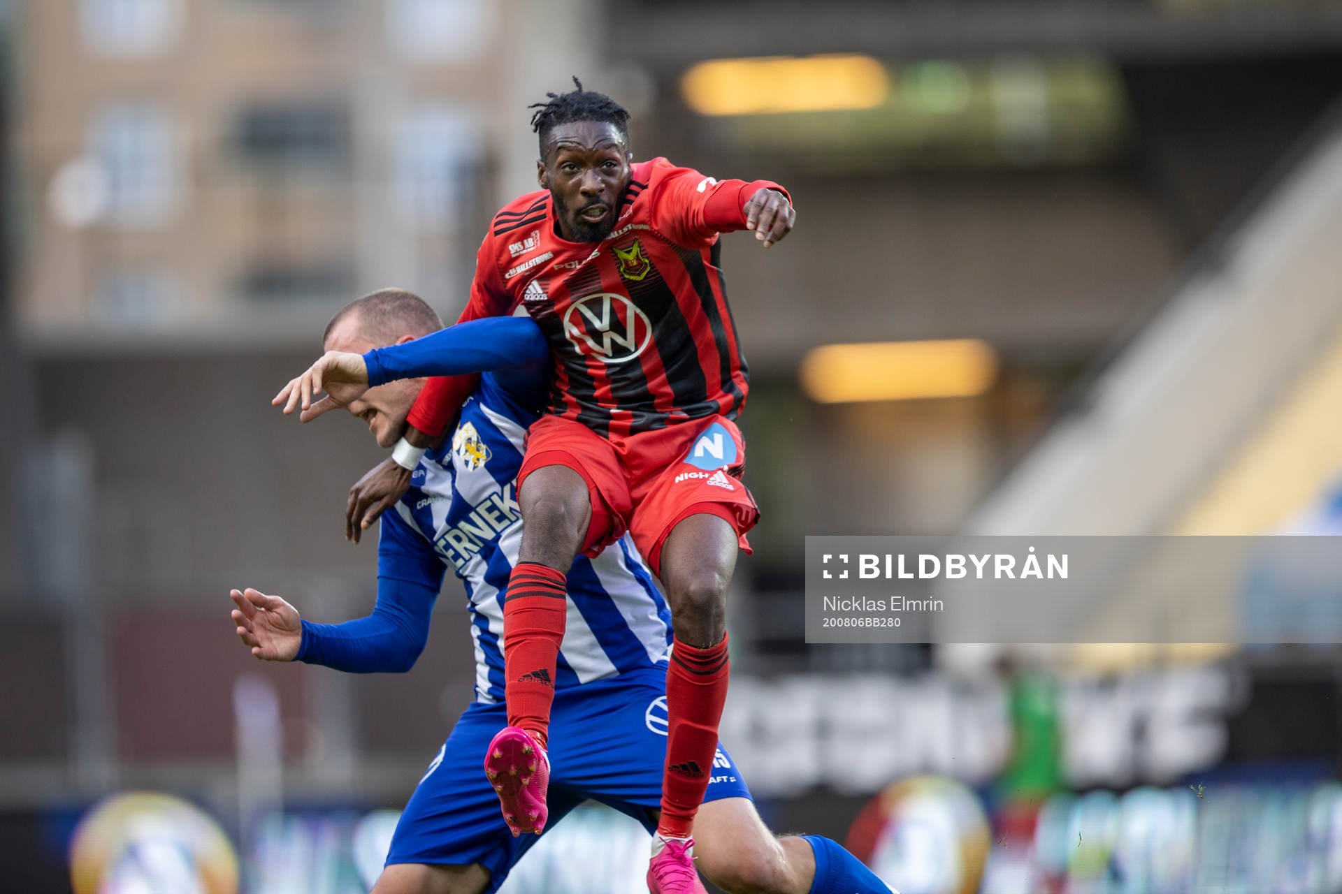 Östersunds Alex Purver mot IFK Göteborgs Jakop Johansson