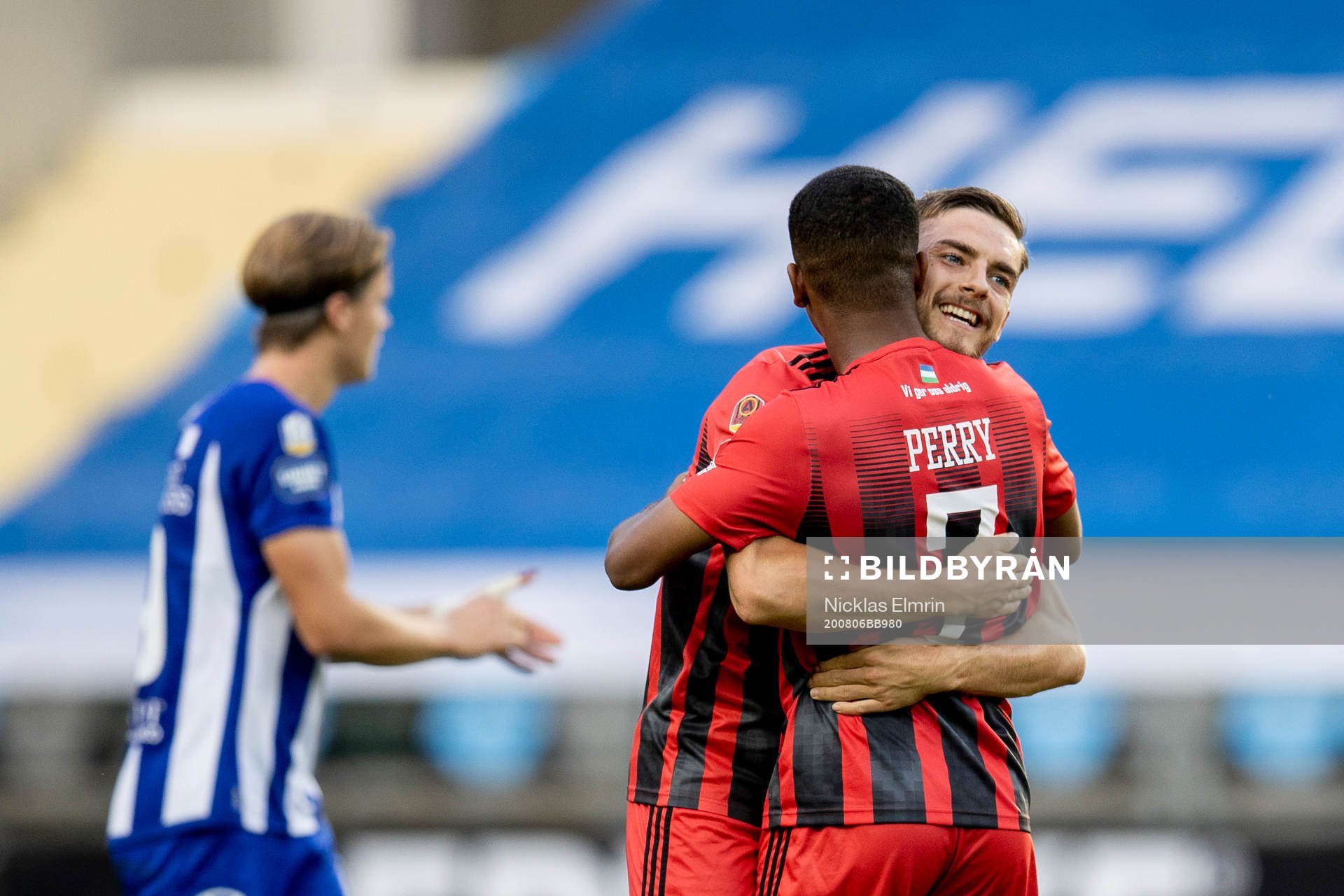 Östersunds Felix Hörberg och Nebiyou Perry jublar